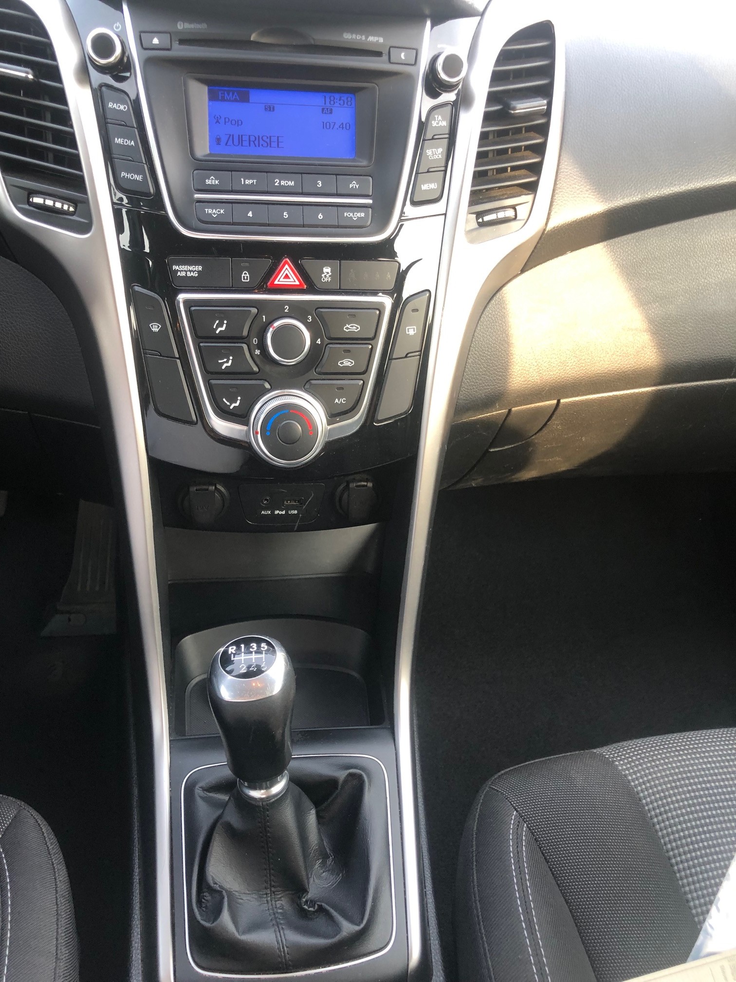 HYUNDAI i30 Wagon 1.6 GDI Style-image-6
