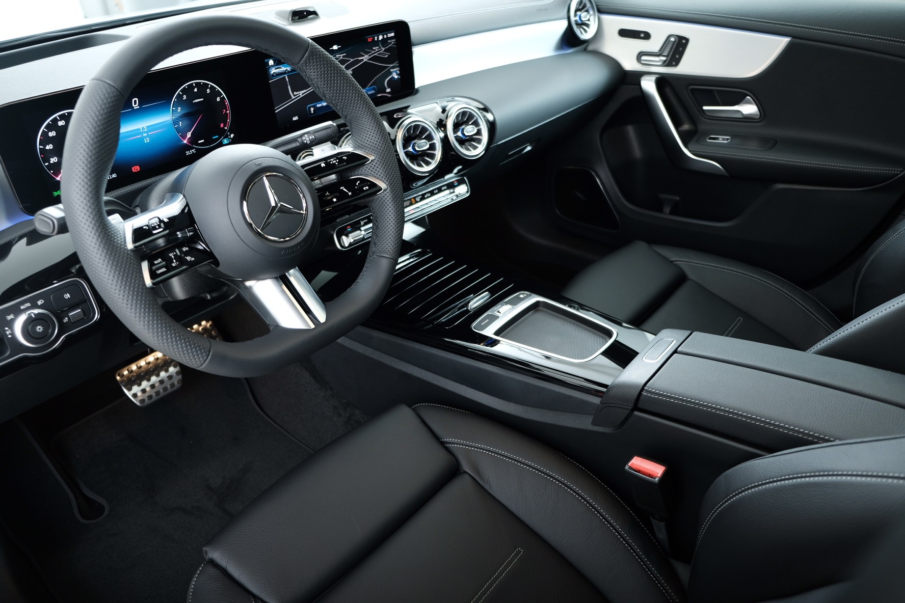 MERCEDES-BENZ A 250 4Matic 8G-DCT-image-8