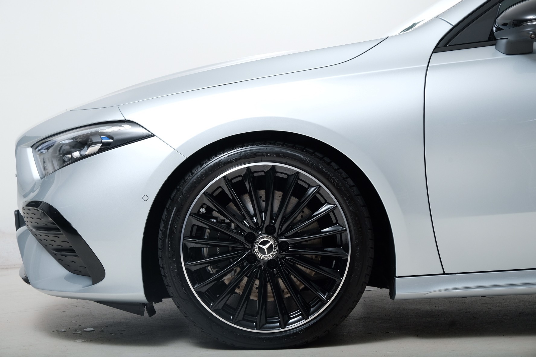 MERCEDES-BENZ A 250 4Matic 8G-DCT-showroom-element-2