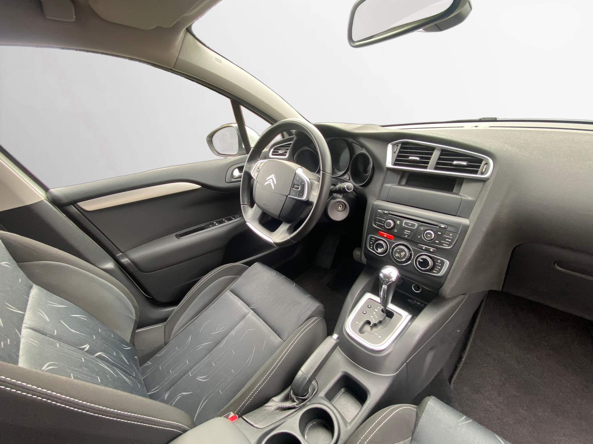 CITROEN C4 Berline 1.6 VTi Séduction BVA4-image-18