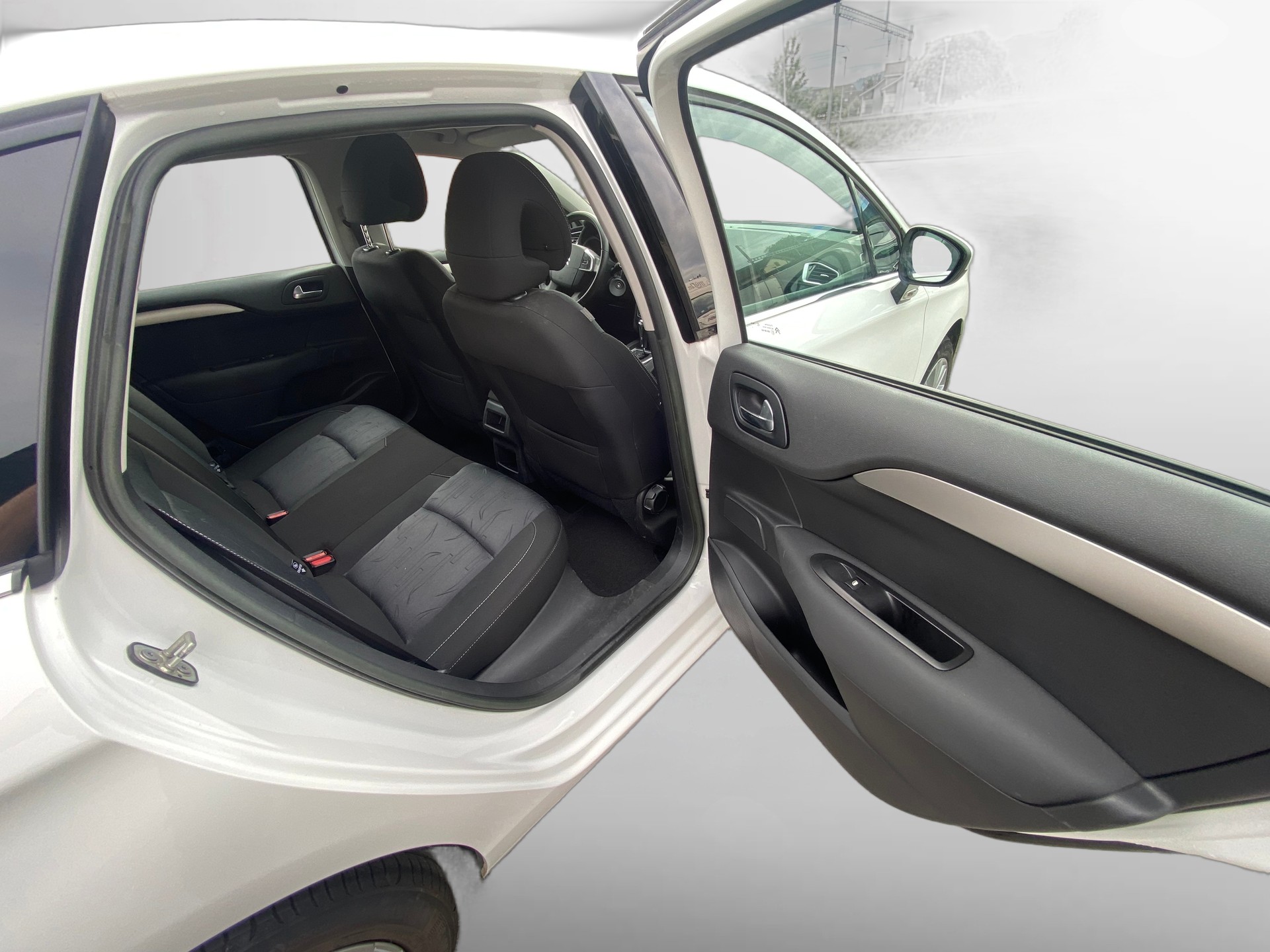 CITROEN C4 Berline 1.6 VTi Séduction BVA4-image-16