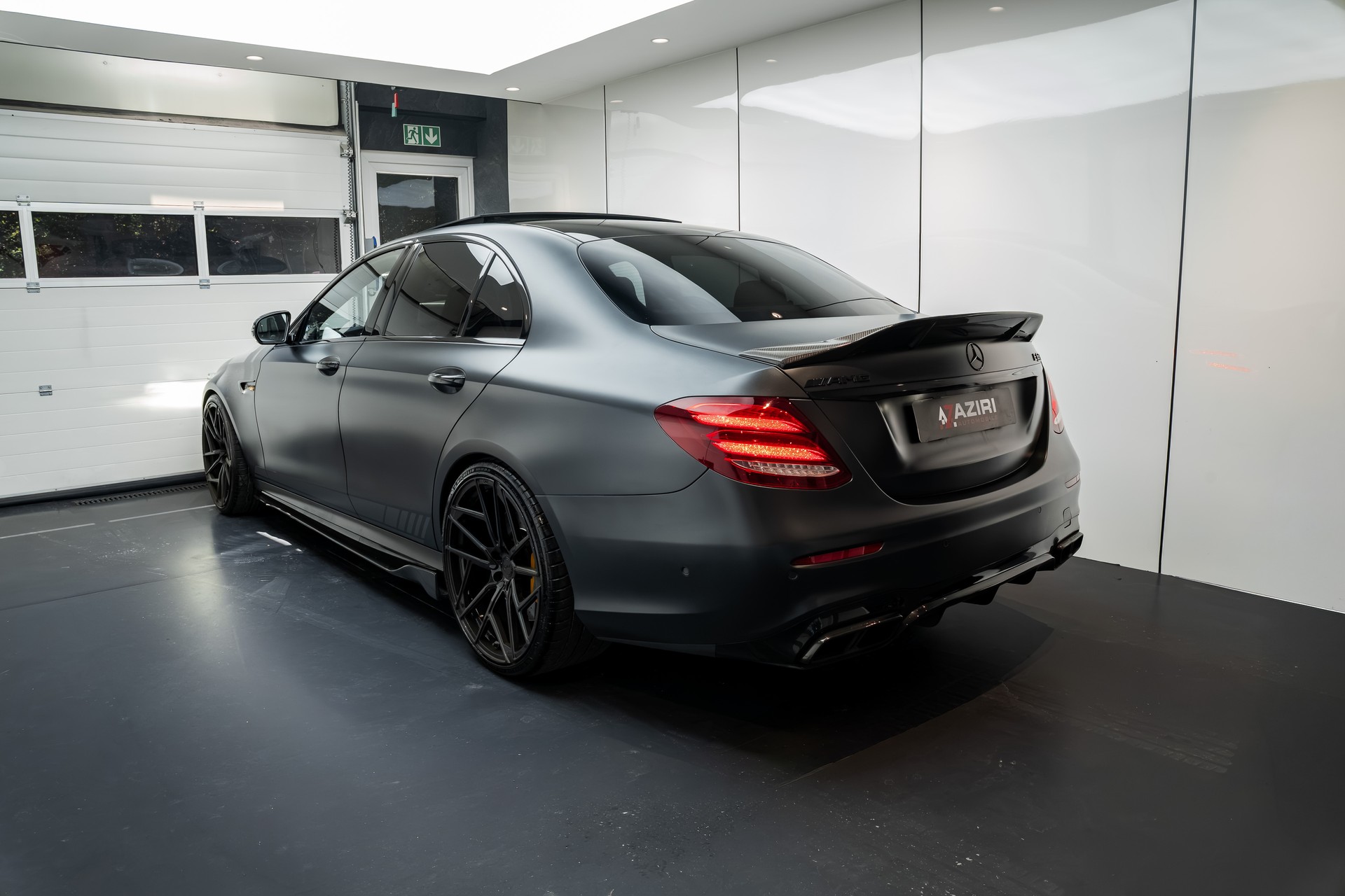 MERCEDES-BENZ E 63 AMG S Edition 1 4Matic Speedshift MCT-showroom-element-2