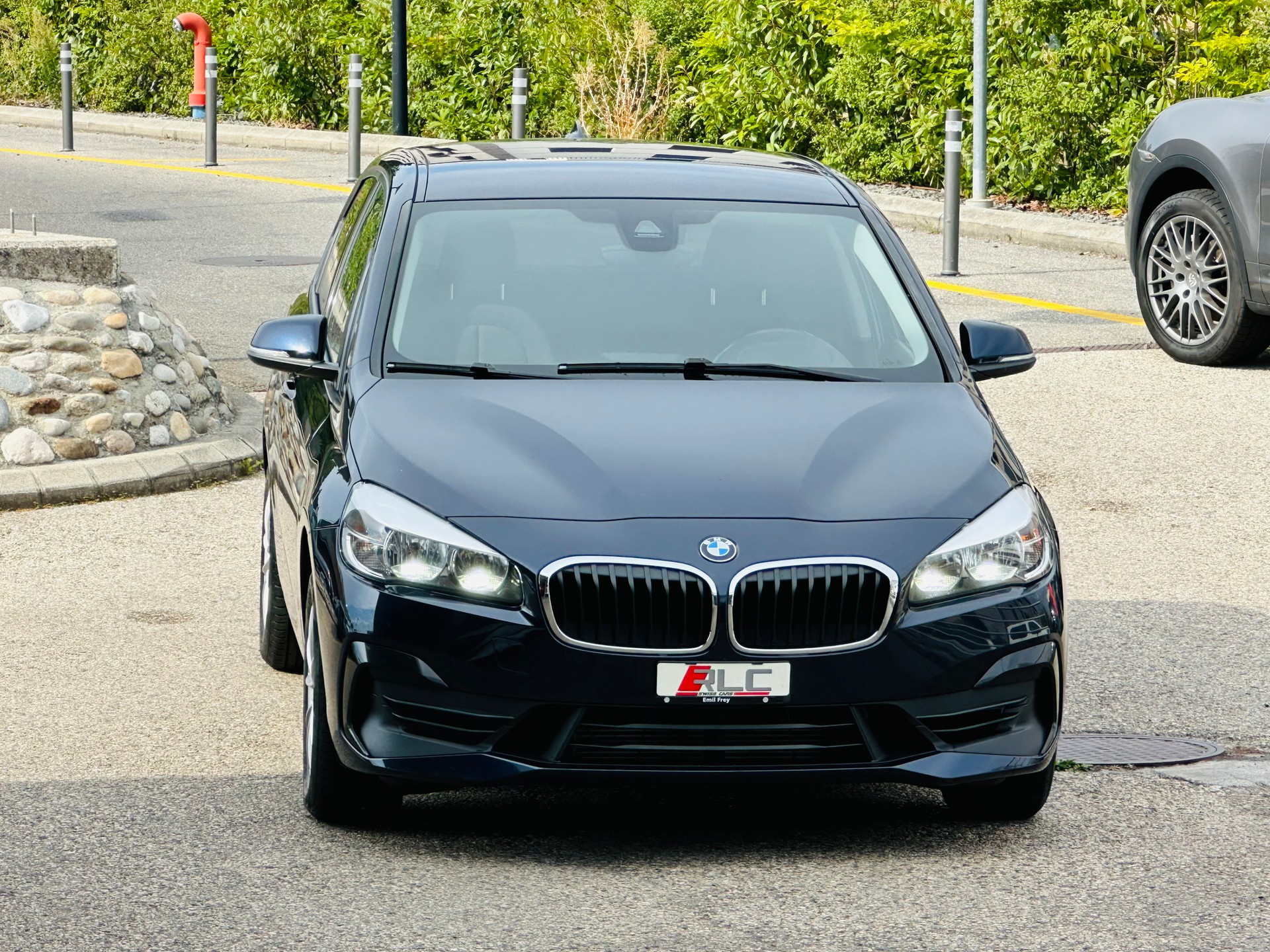 BMW 220i Active Tourer DKG-showroom-element-3