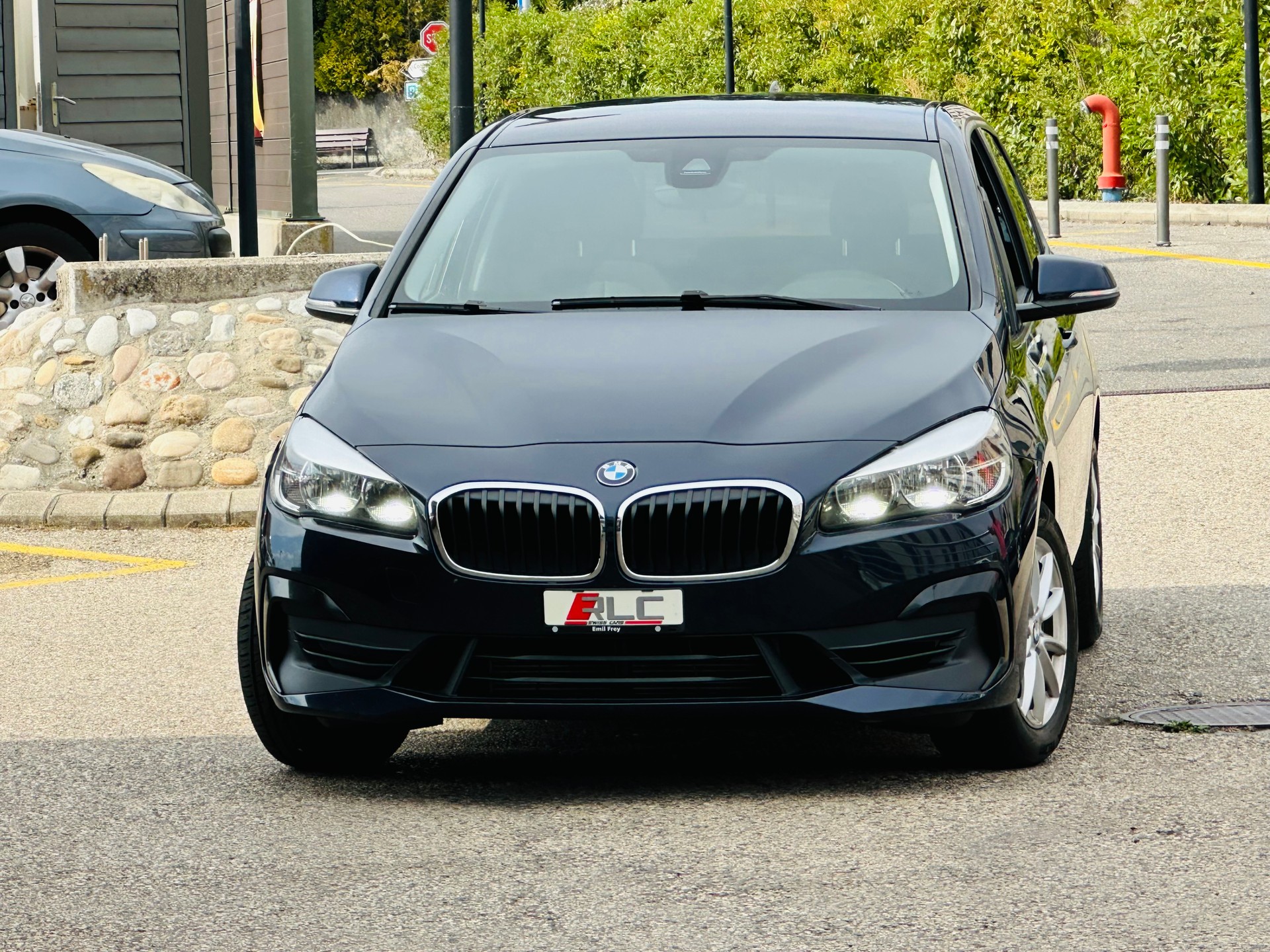BMW 220i Active Tourer DKG-showroom-element-1