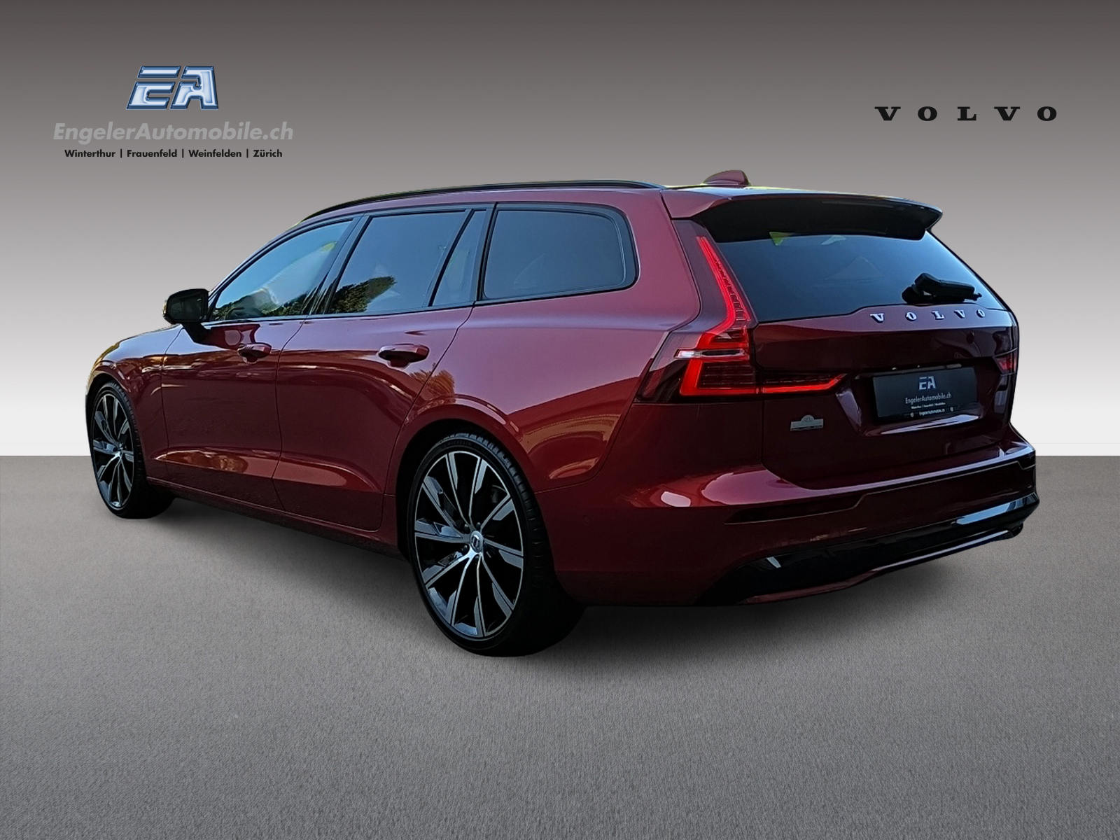 VOLVO V60 2.0 B4 Ultimate Dark-showroom-element-3