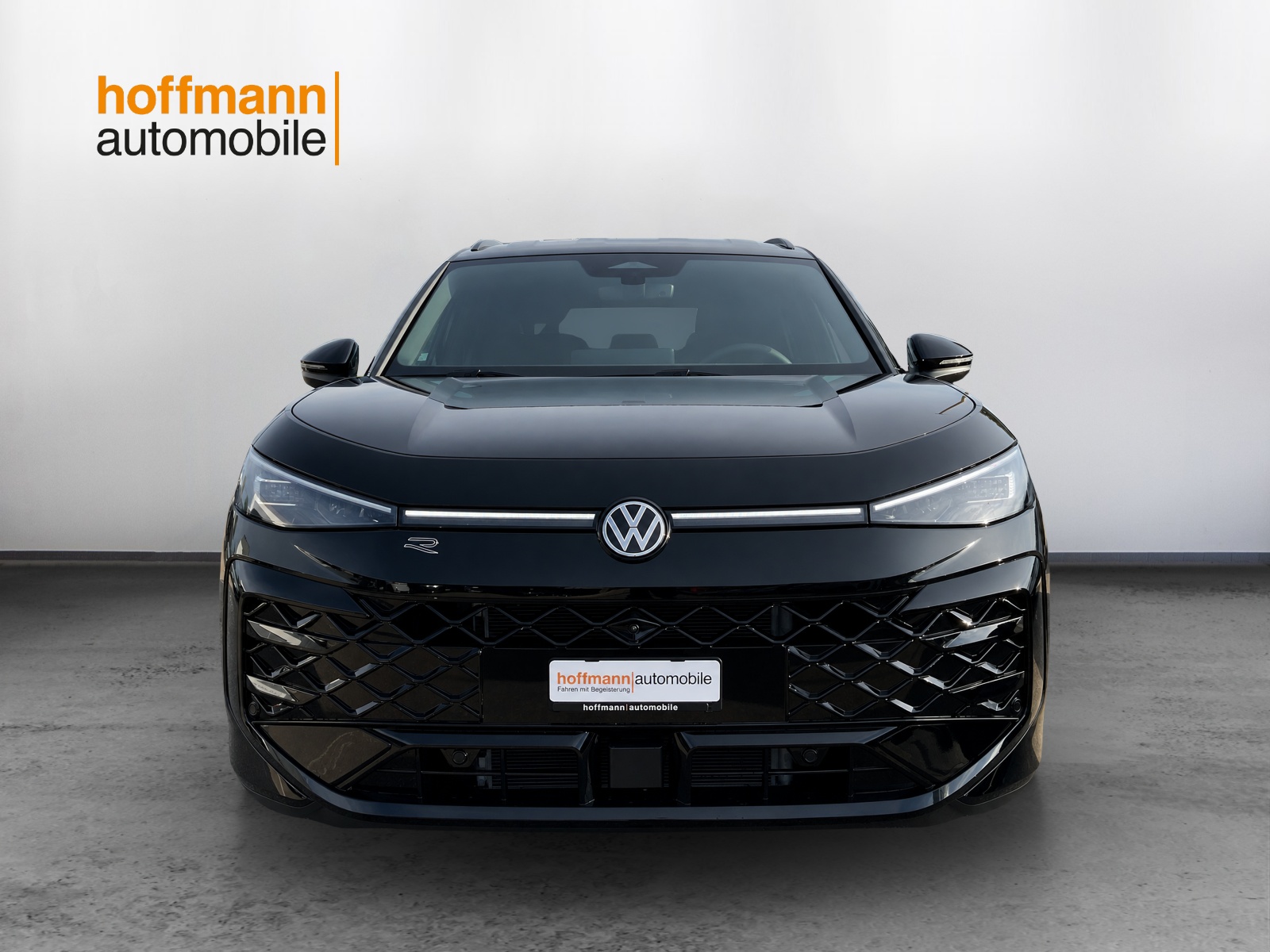 VW T-Roc 1.5 eTSI mHEV R-Line DSG-showroom-element-1
