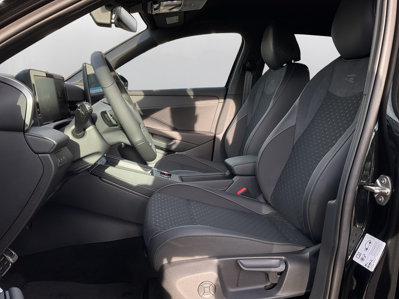 VW T-Roc 1.5 eTSI mHEV R-Line DSG-image-9
