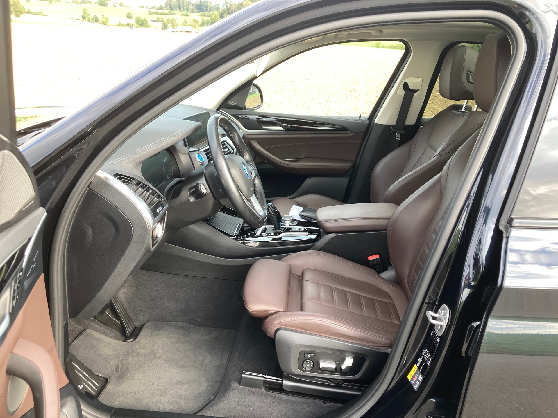 BMW iX3-image-8