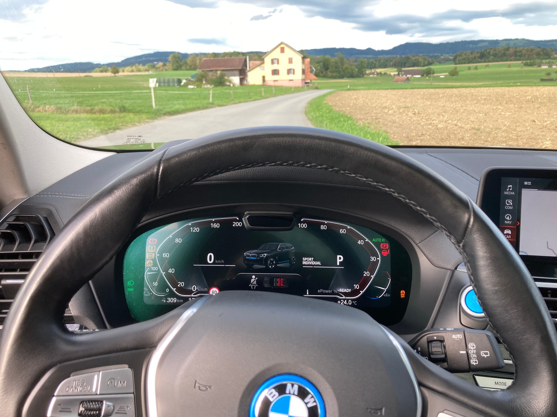 BMW iX3-image-12