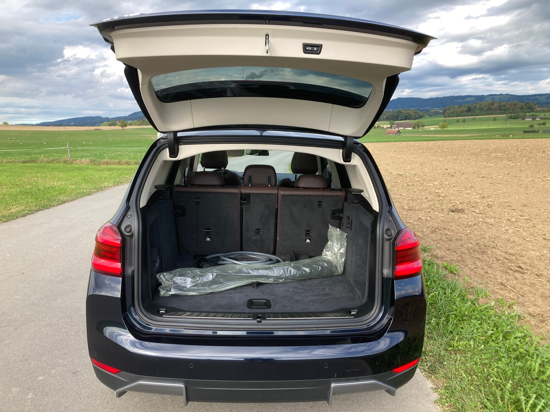 BMW iX3-image-5