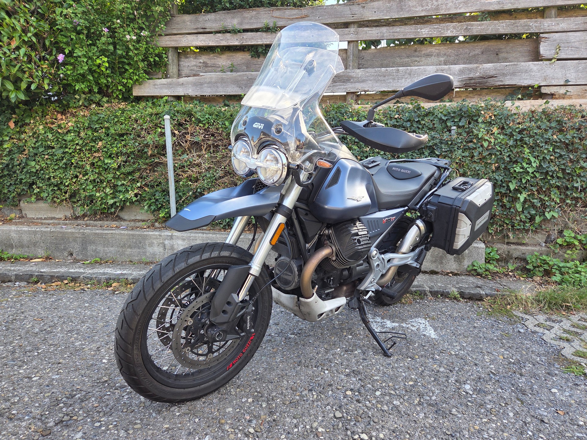 MOTO GUZZI V85 TT 850 ABS-image-1