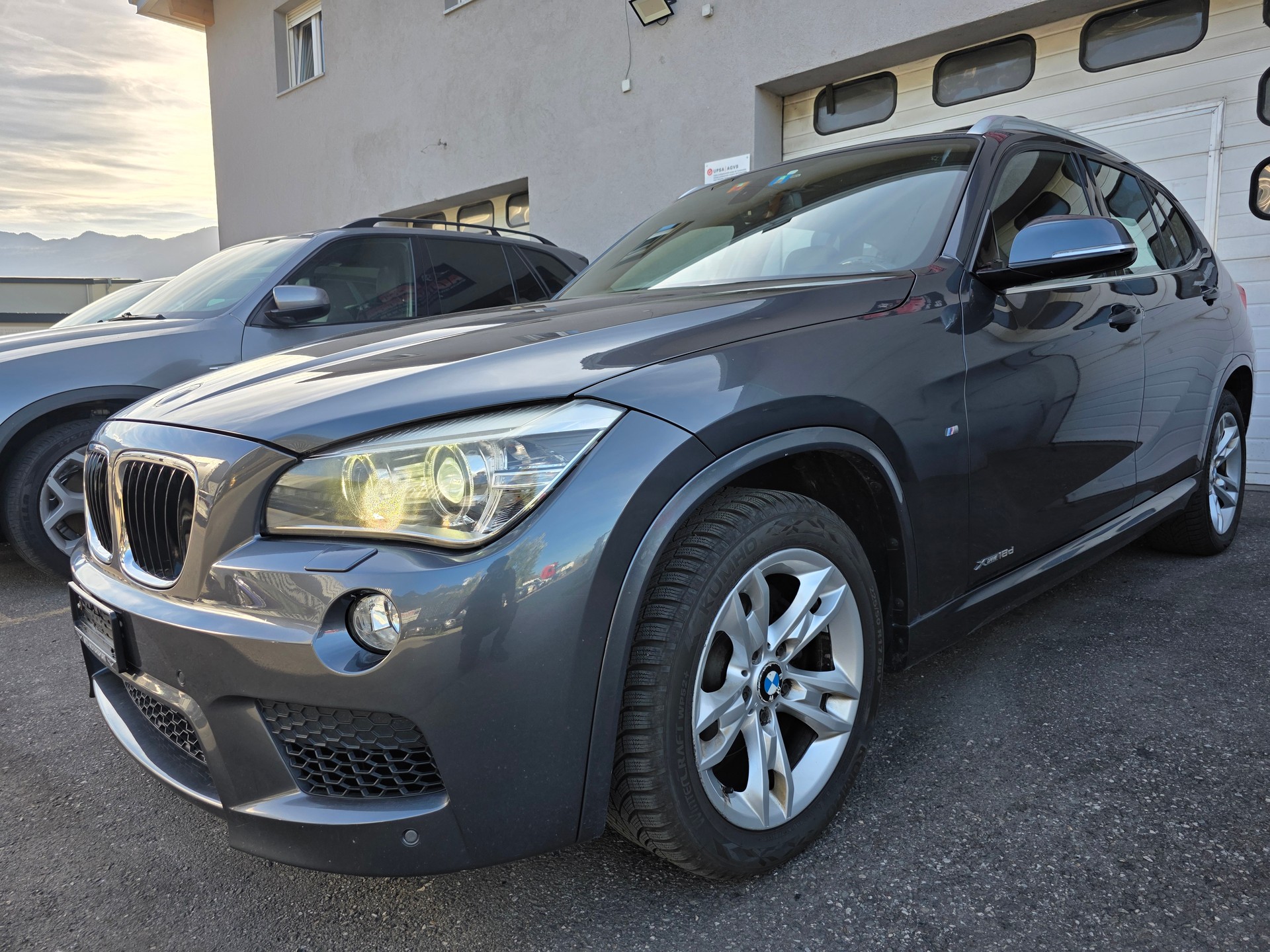 BMW X1 xDrive 18d Sport Line-showroom-element-1