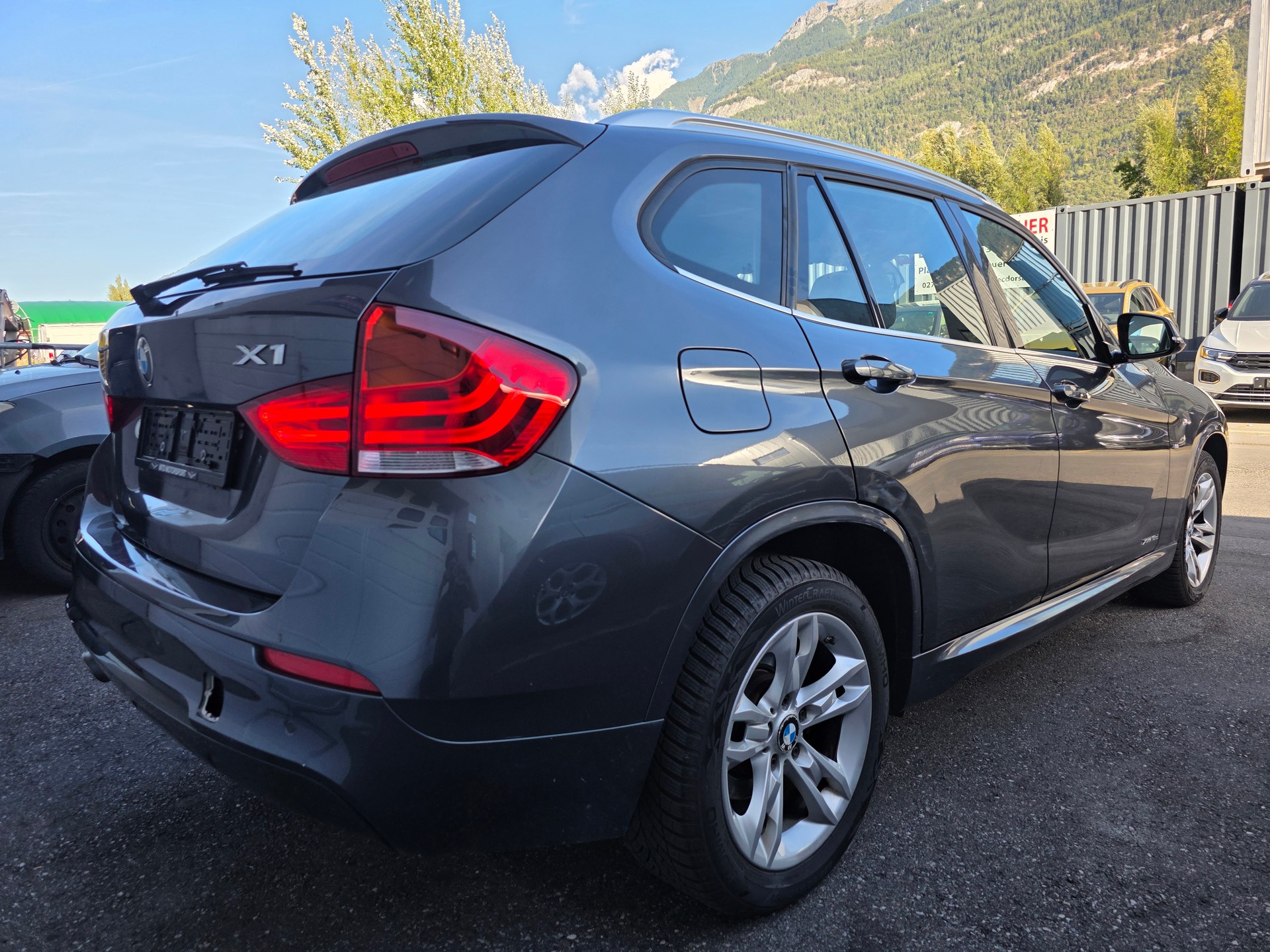 BMW X1 xDrive 18d Sport Line-showroom-element-3