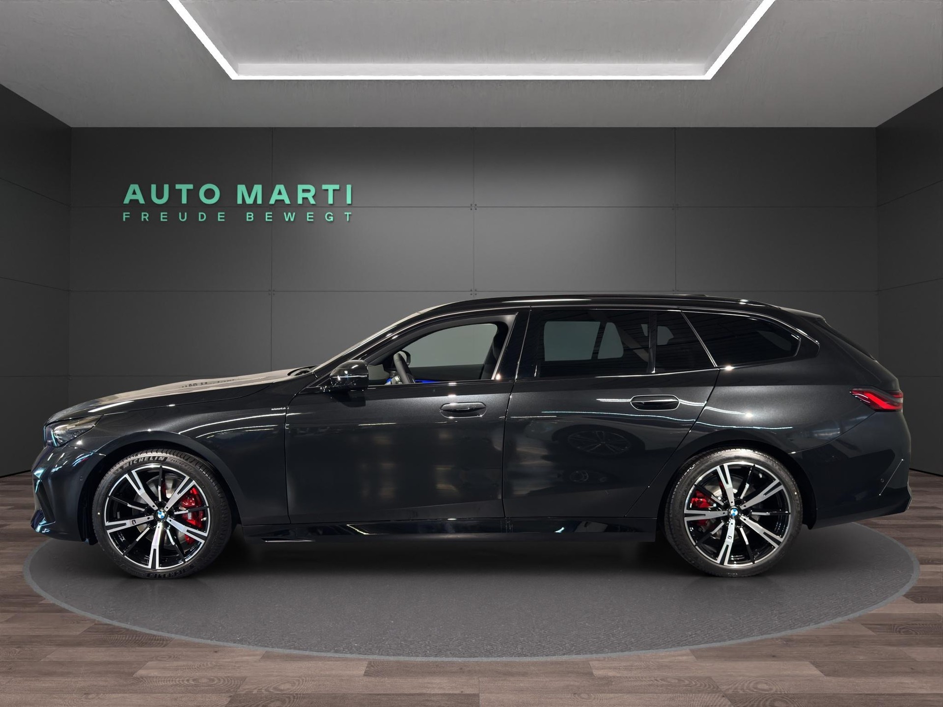 BMW 5er Reihe G61 Touring 540d xDrive-showroom-element-1