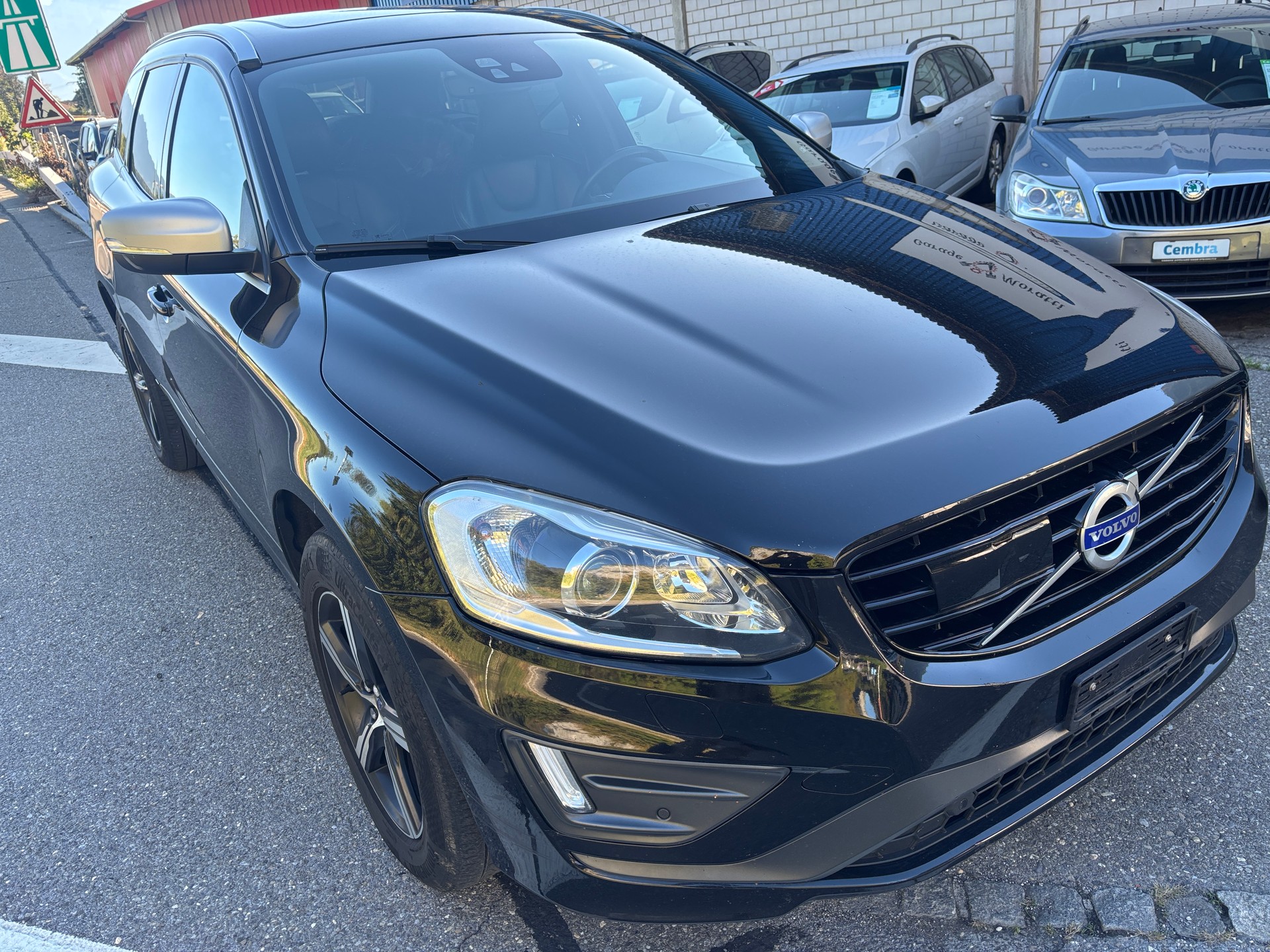 VOLVO XC60 T6 AWD Momentum R-Design Geartronic