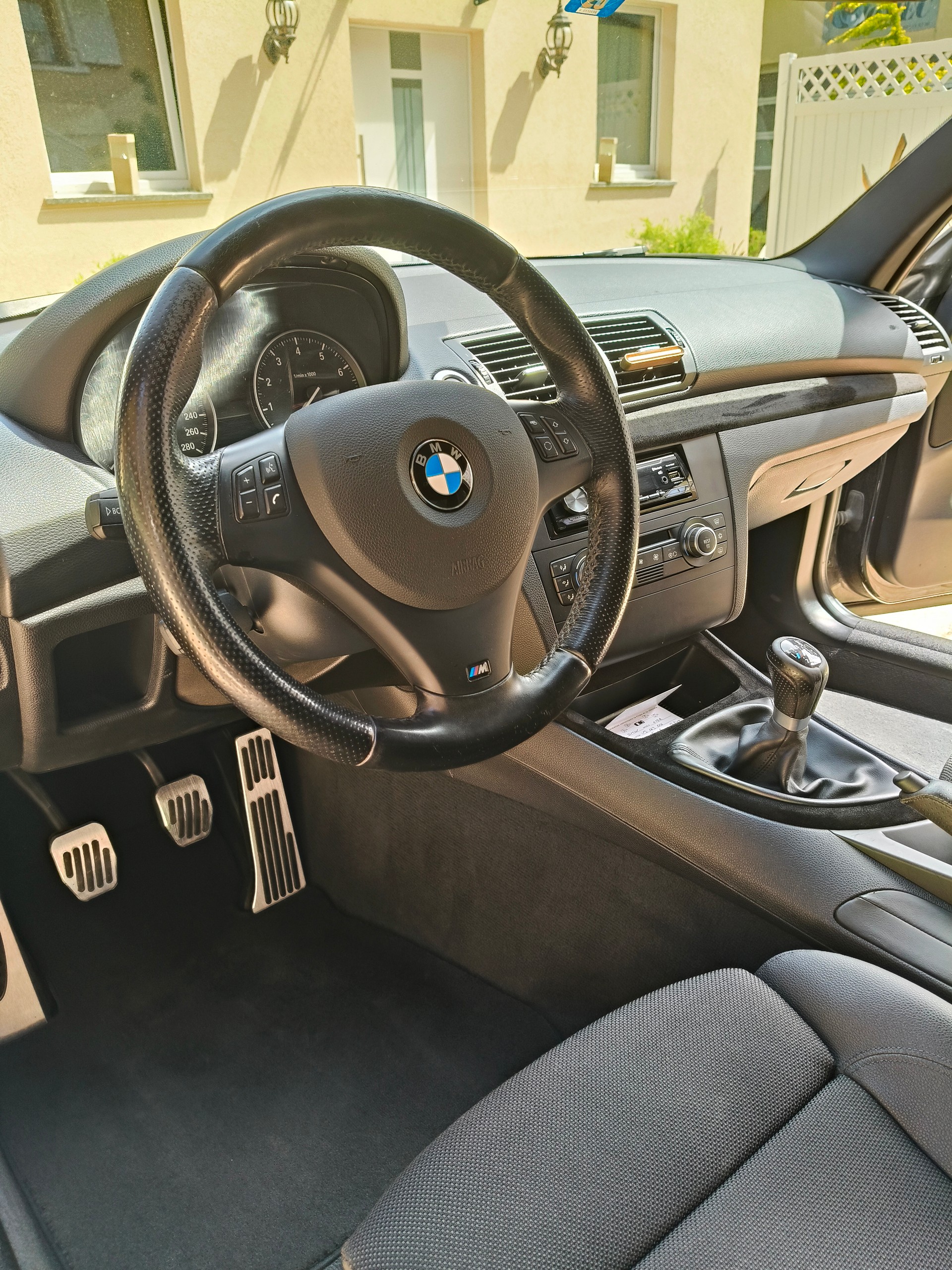 BMW 135i-image-6