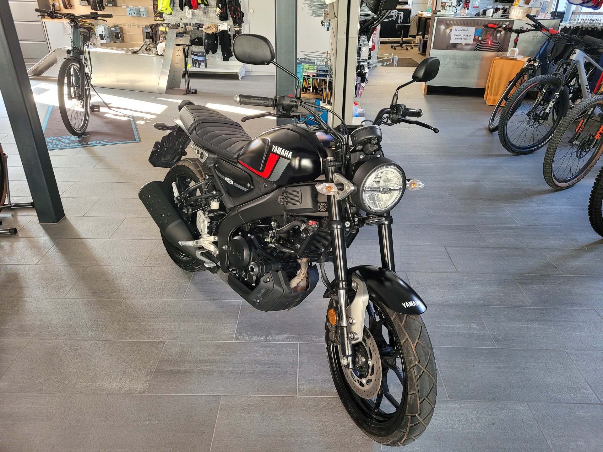YAMAHA XSR 125-image-0