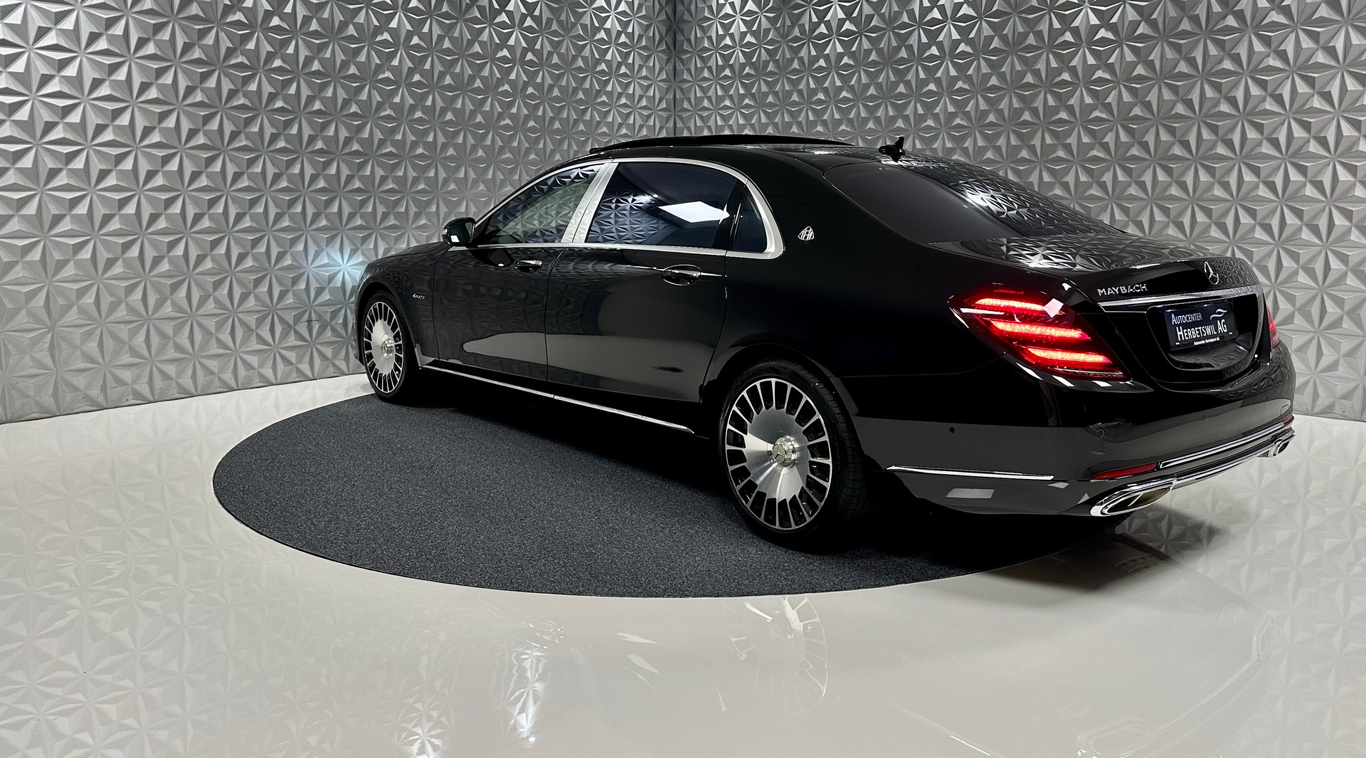 MERCEDES-BENZ S 560 Maybach 4Matic 9G-Tronic-image-6