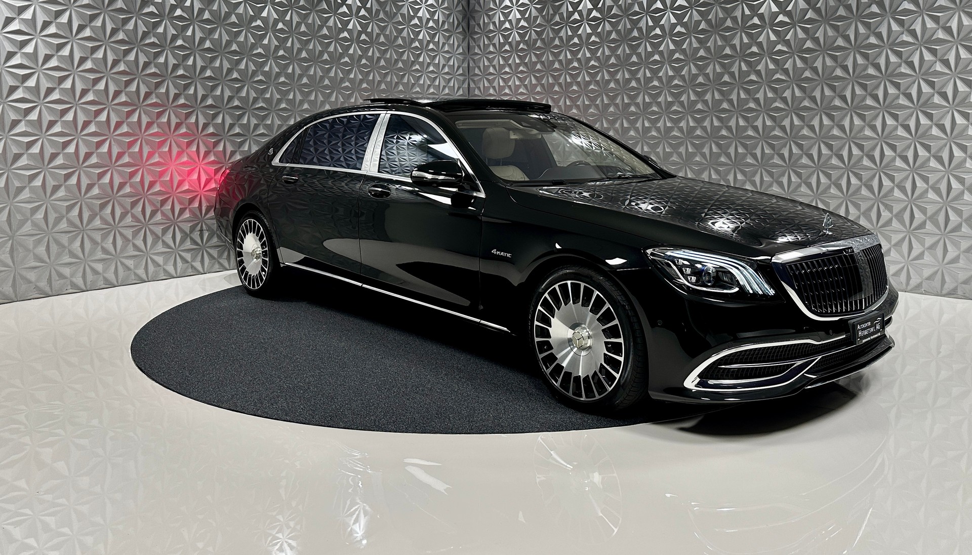 MERCEDES-BENZ S 560 Maybach 4Matic 9G-Tronic-showroom-element-2