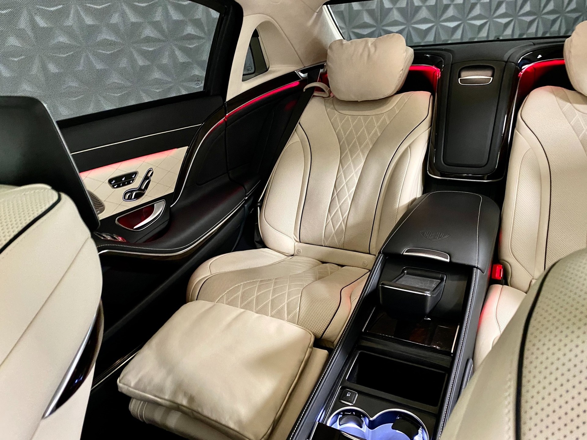 MERCEDES-BENZ S 560 Maybach 4Matic 9G-Tronic-image-18