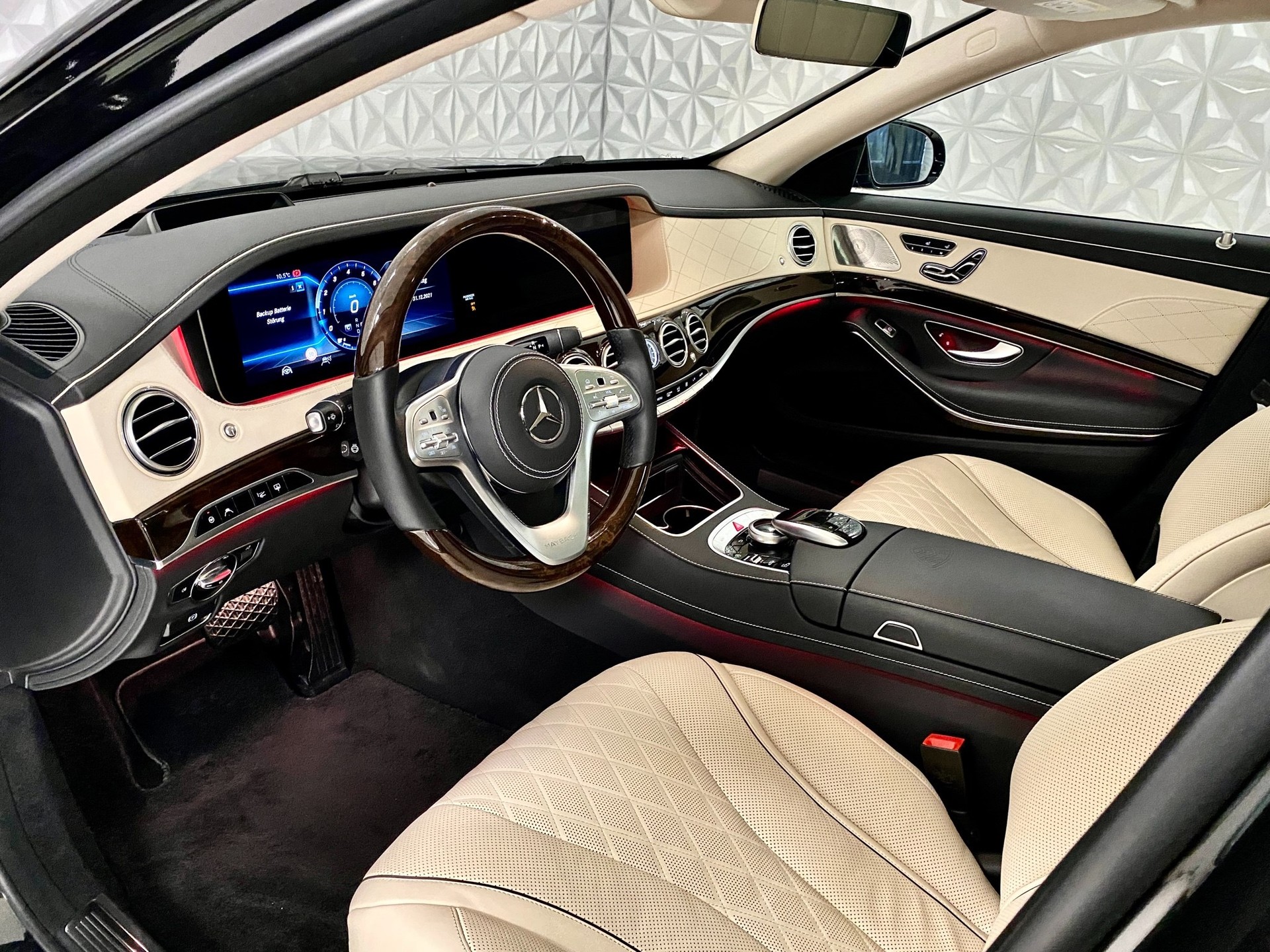 MERCEDES-BENZ S 560 Maybach 4Matic 9G-Tronic-image-11