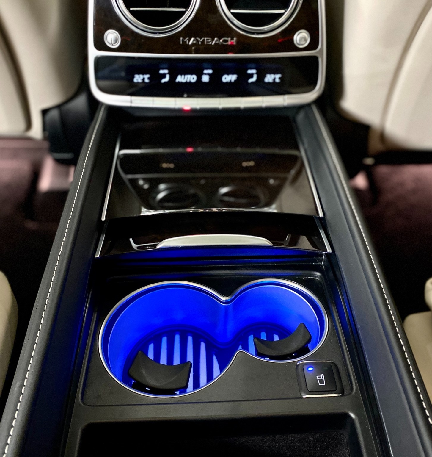 MERCEDES-BENZ S 560 Maybach 4Matic 9G-Tronic-image-21