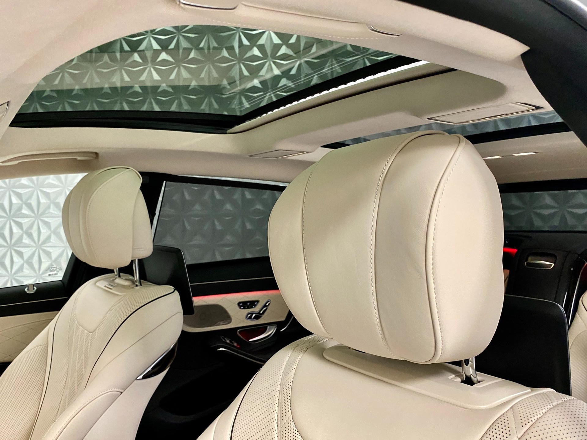 MERCEDES-BENZ S 560 Maybach 4Matic 9G-Tronic-image-13
