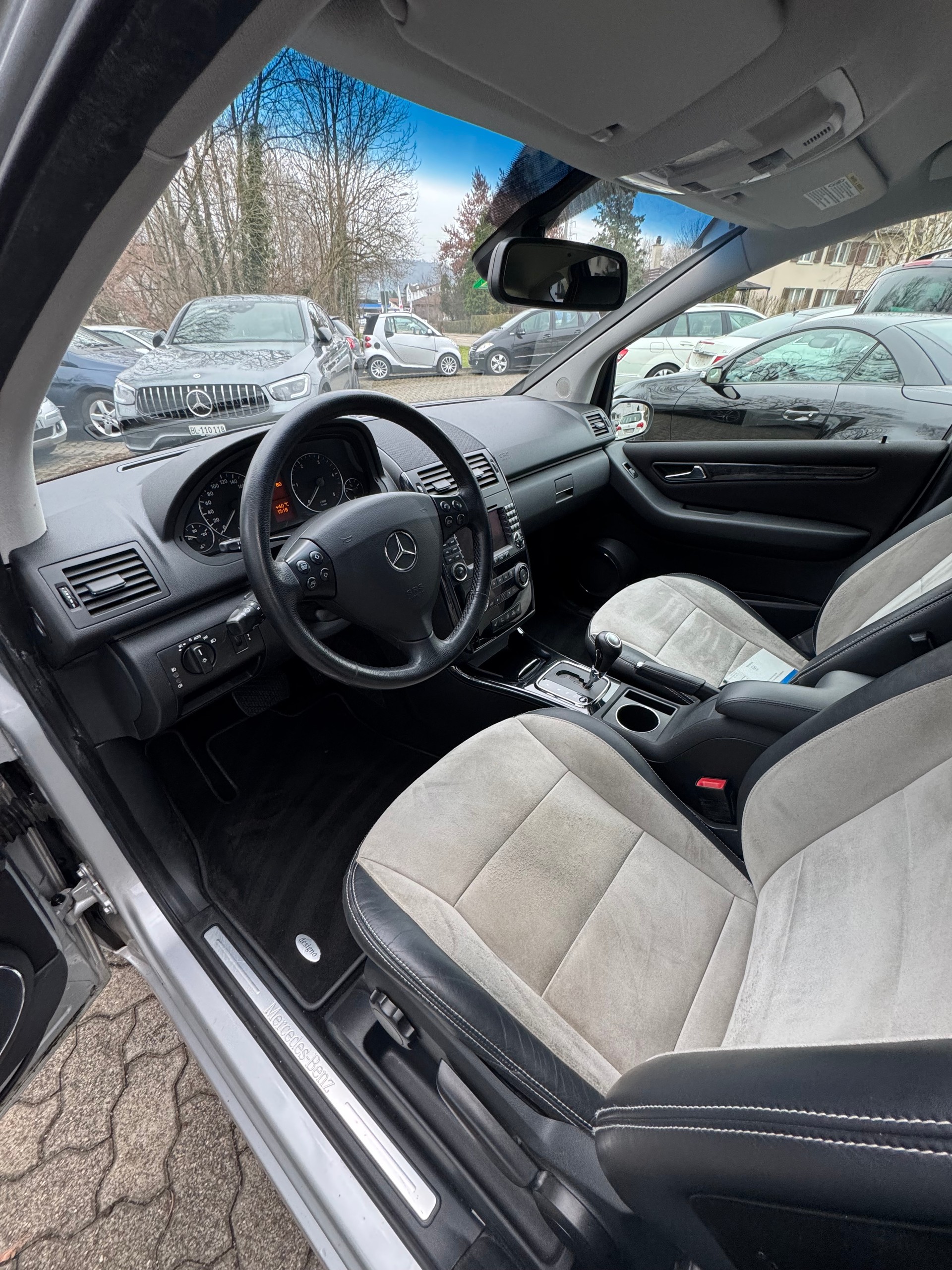MERCEDES-BENZ A 200-image-11