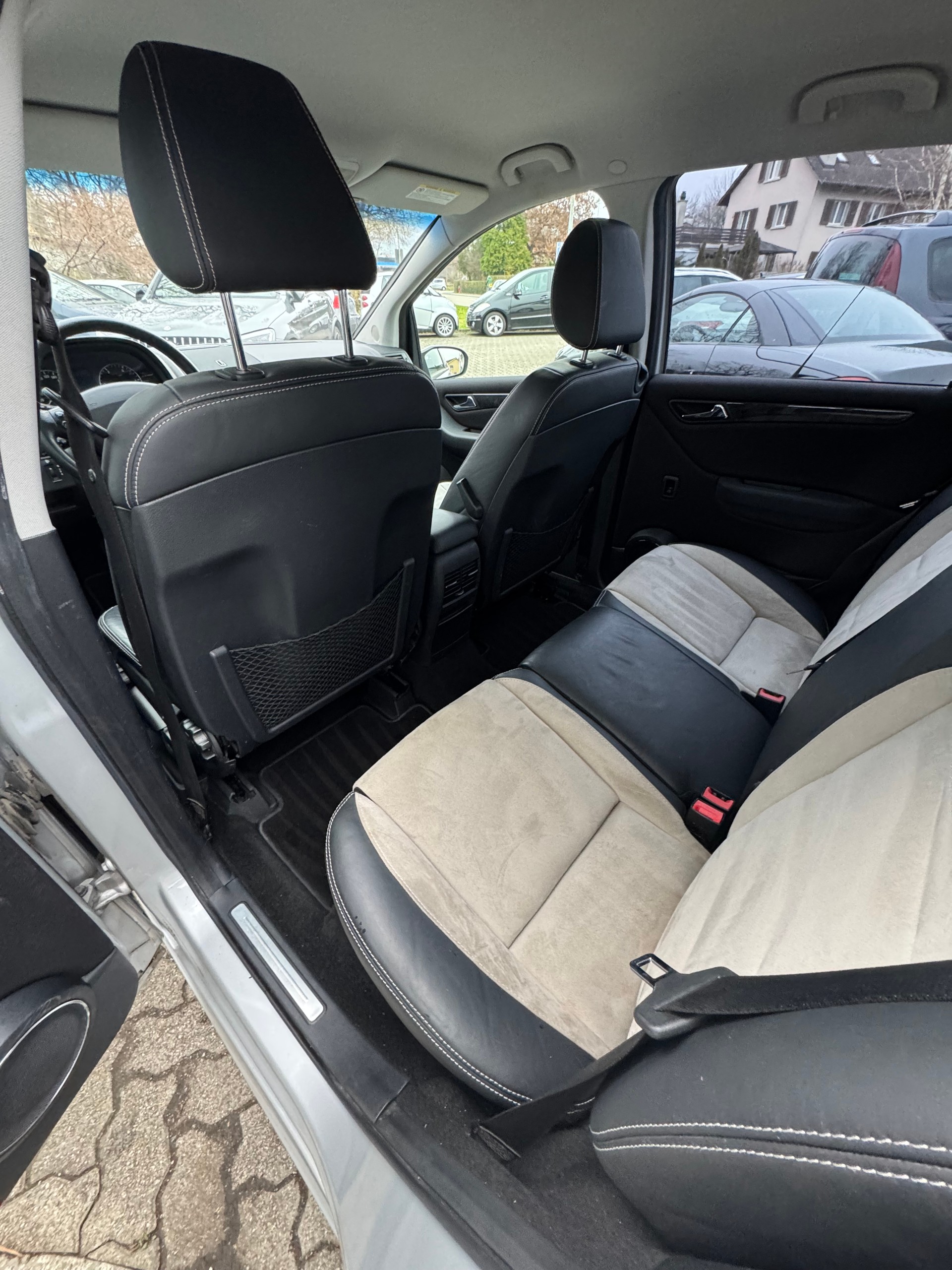 MERCEDES-BENZ A 200-image-9
