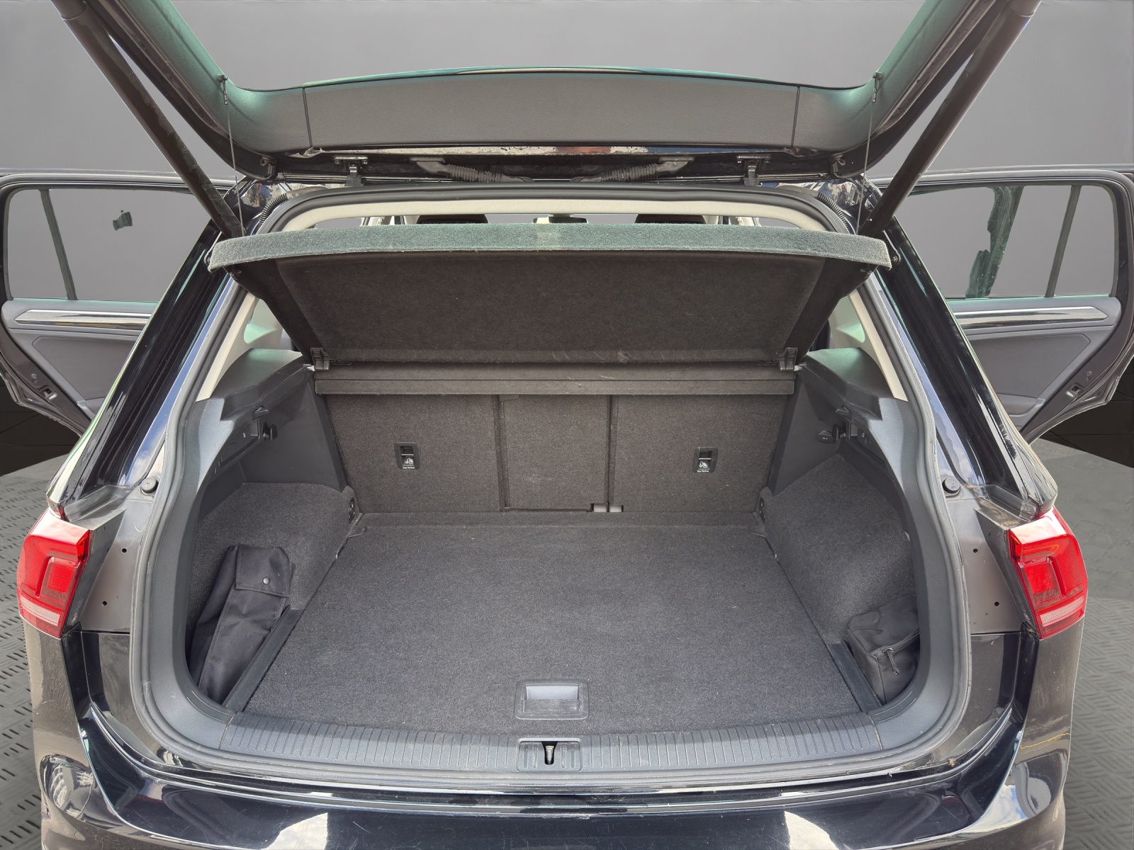 VW Tiguan 2.0TSI Sound 4Motion DSG-image-18