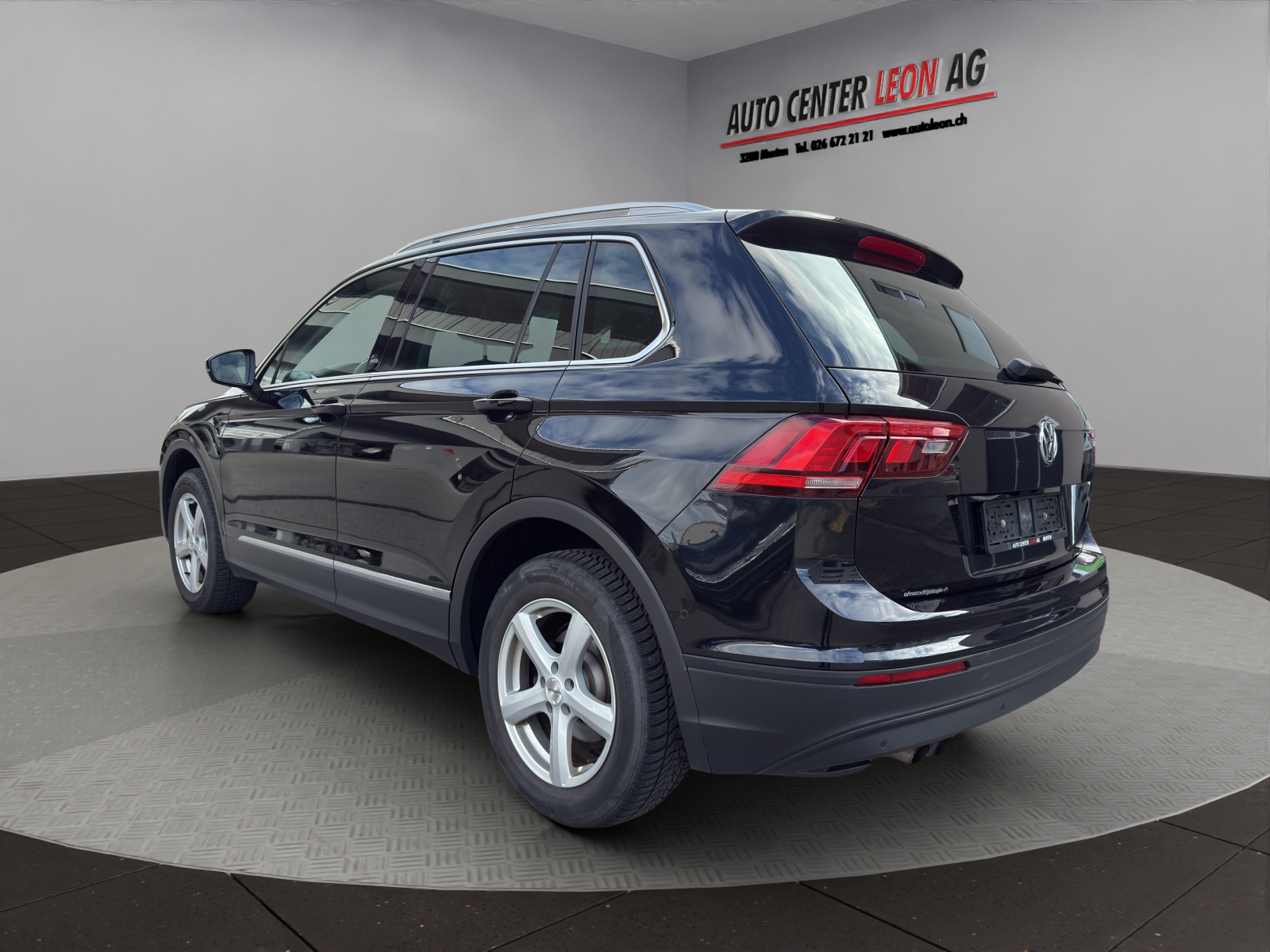 VW Tiguan 2.0TSI Sound 4Motion DSG-showroom-element-3