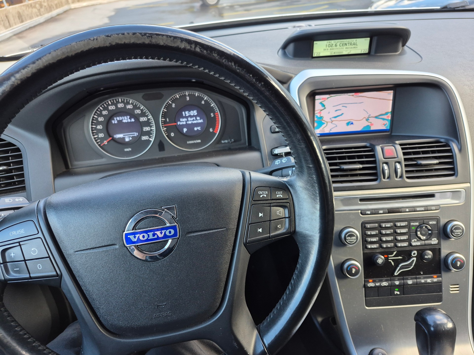 VOLVO XC60 2.4D Geartronic-image-12