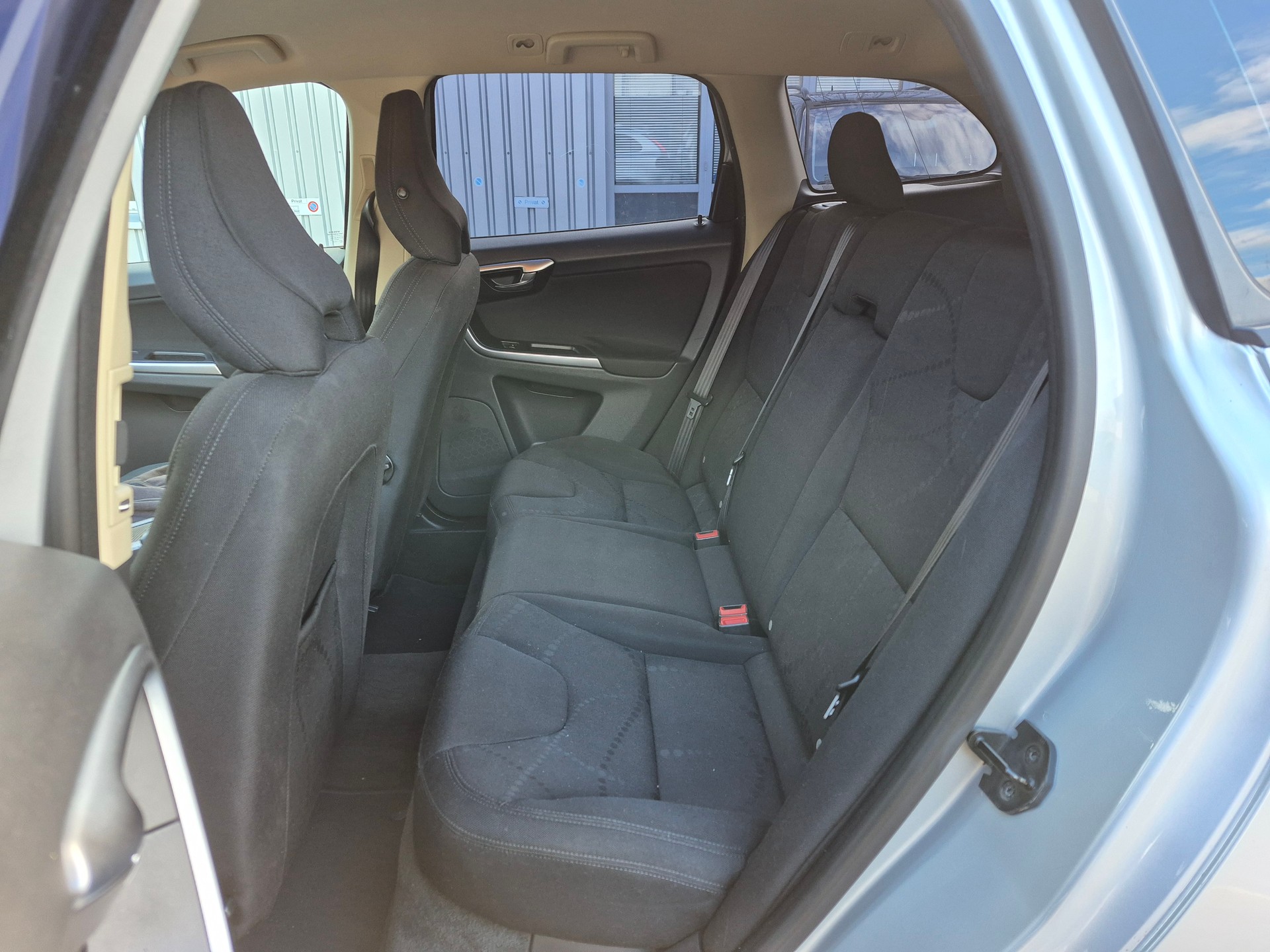 VOLVO XC60 2.4D Geartronic-image-14