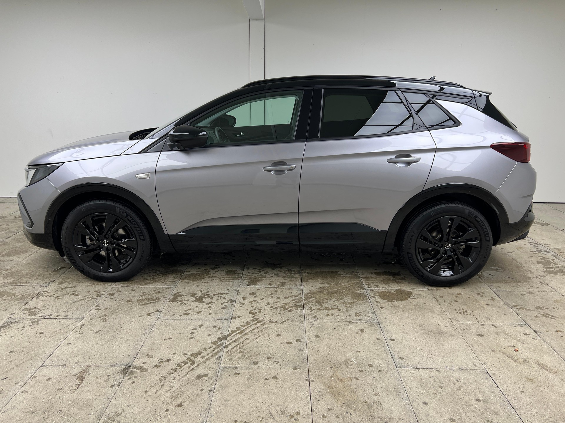 OPEL Grandland 1.2 T GS Blitz / Jetzt mit attraktivem 1.99% Leasing-showroom-element-2