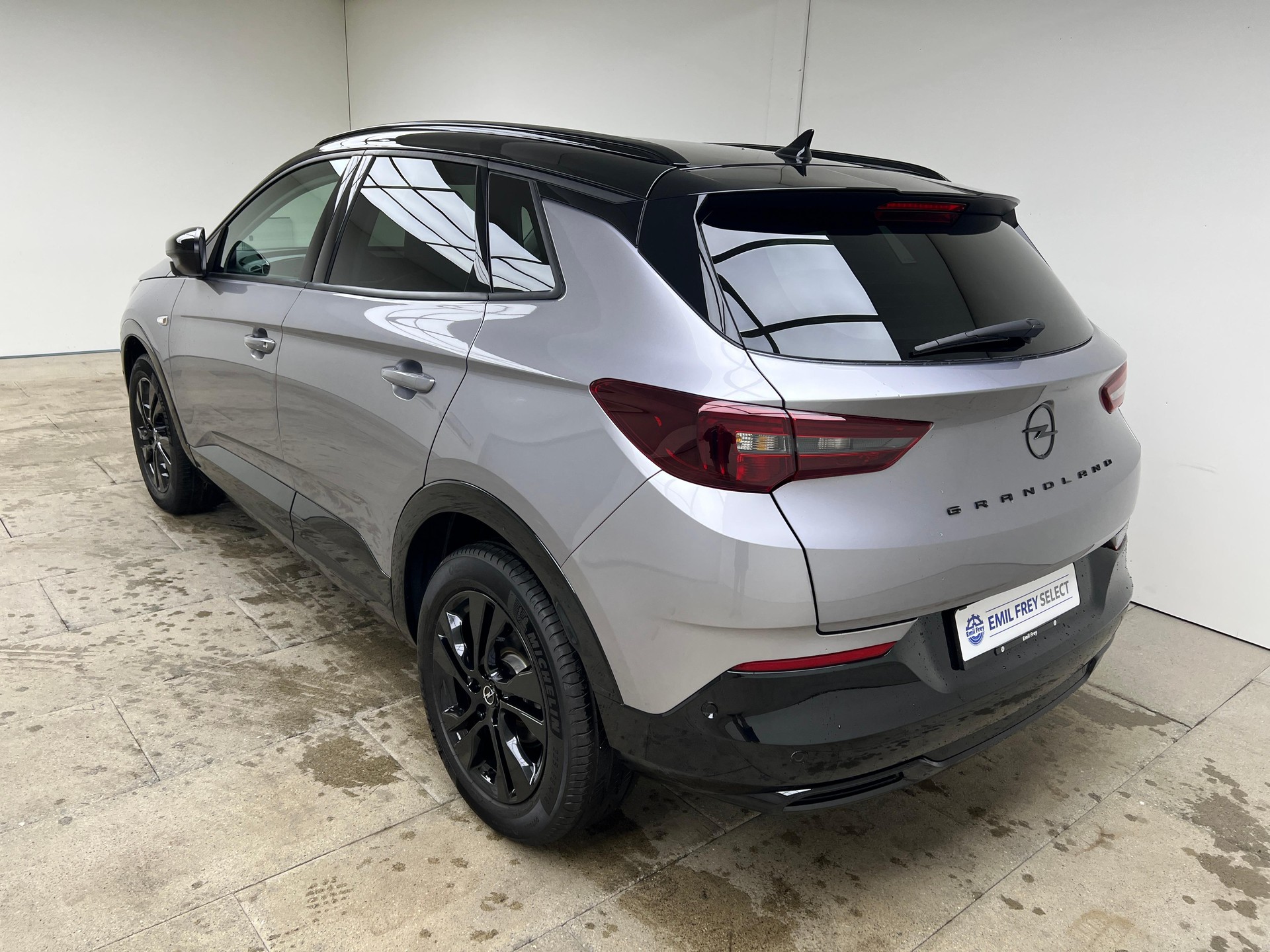 OPEL Grandland 1.2 T GS Blitz / Jetzt mit attraktivem 1.99% Leasing-showroom-element-3