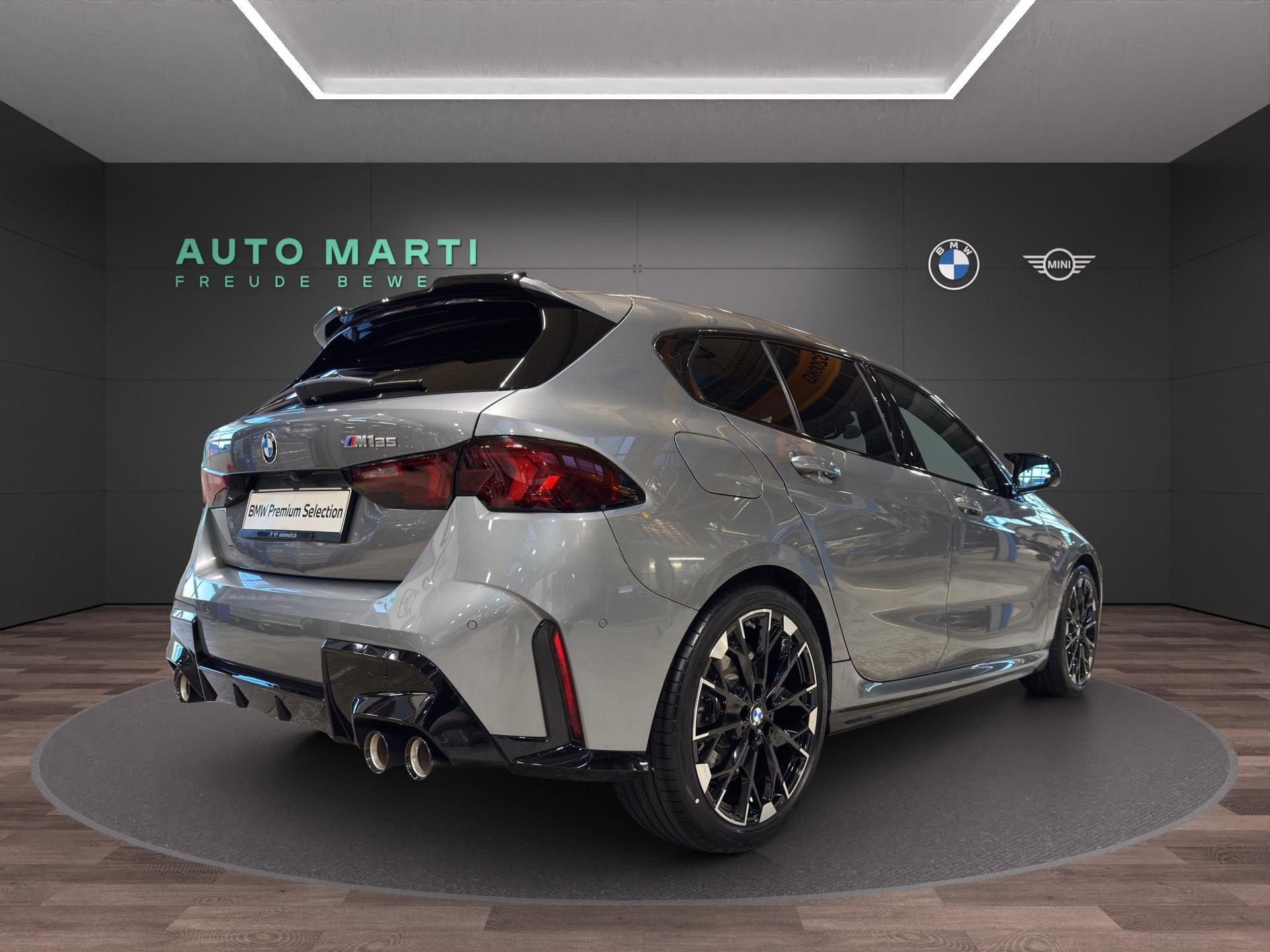 BMW M135i xDrive M Sport-showroom-element-3