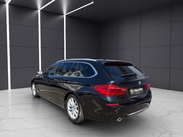 BMW 520d xDrive Touring Luxury Line Steptronic-image-7