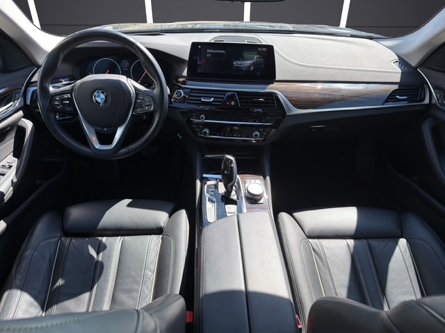 BMW 520d xDrive Touring Luxury Line Steptronic-image-17