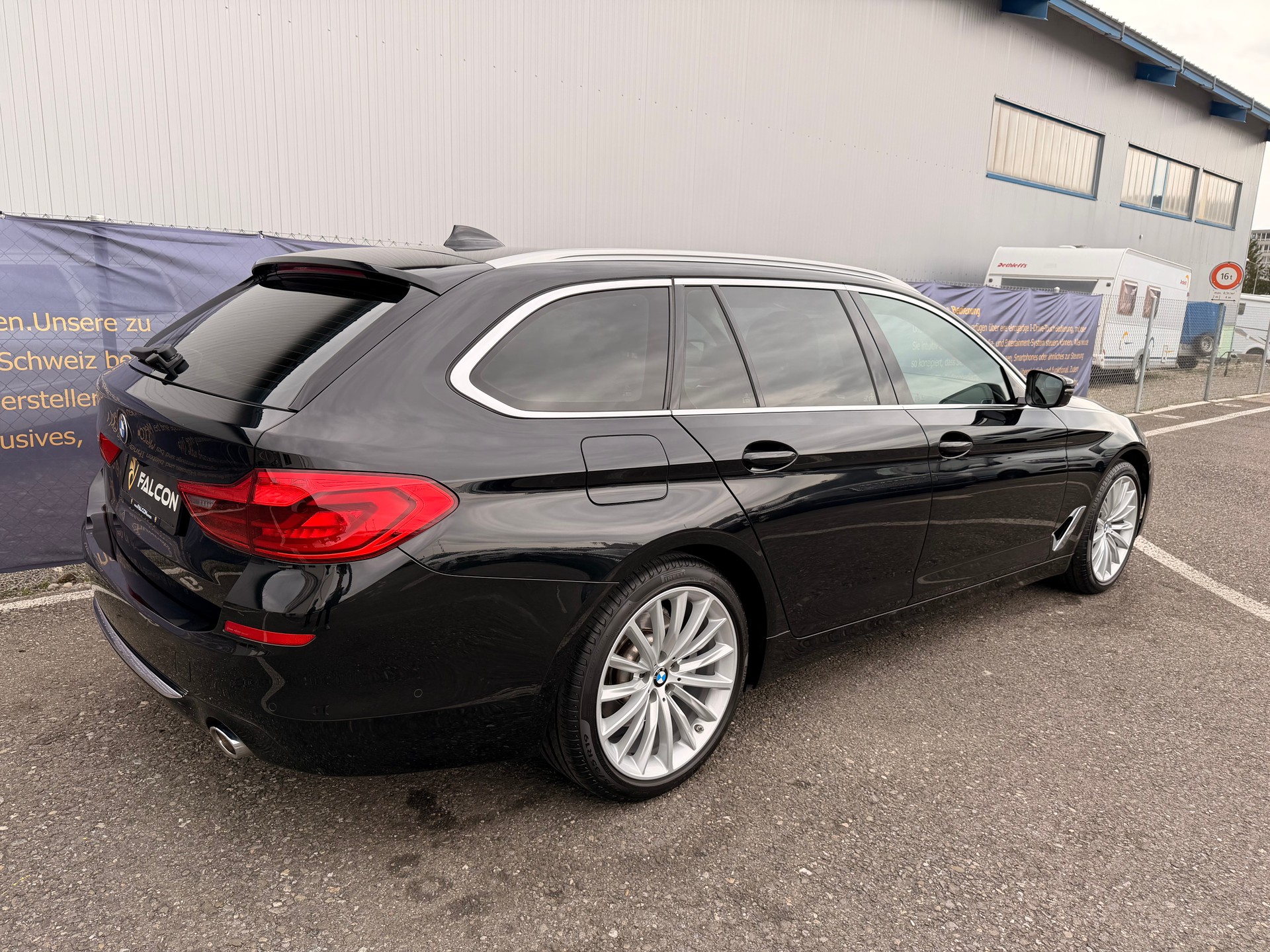 BMW 520d xDrive Touring Luxury Line Steptronic-image-40