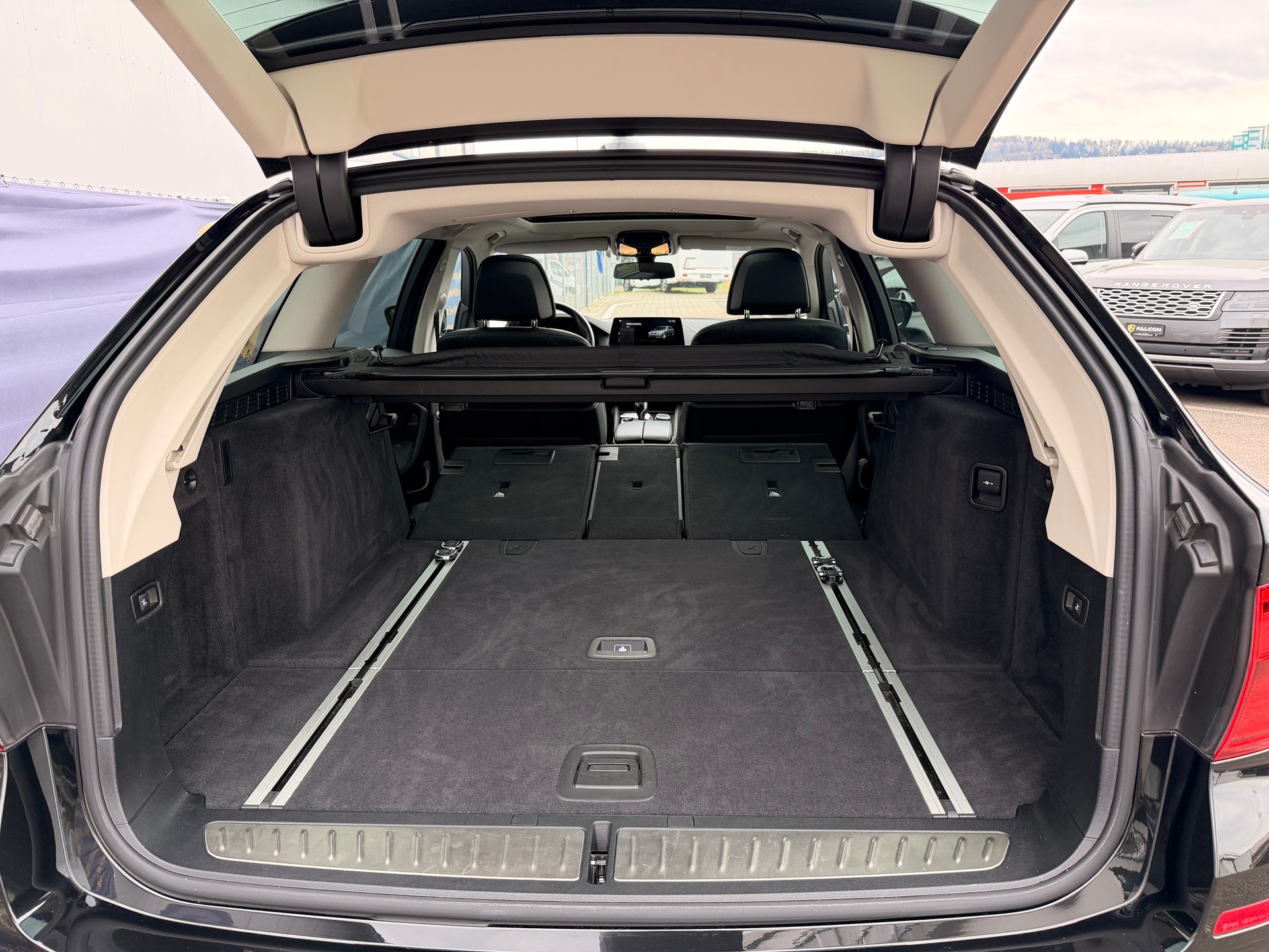 BMW 520d xDrive Touring Luxury Line Steptronic-image-45