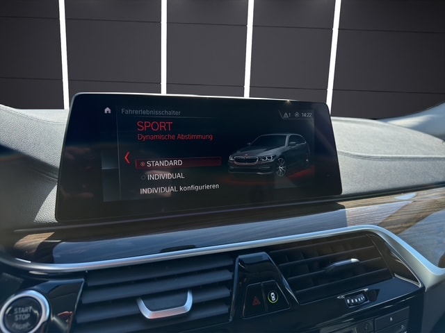 BMW 520d xDrive Touring Luxury Line Steptronic-image-24