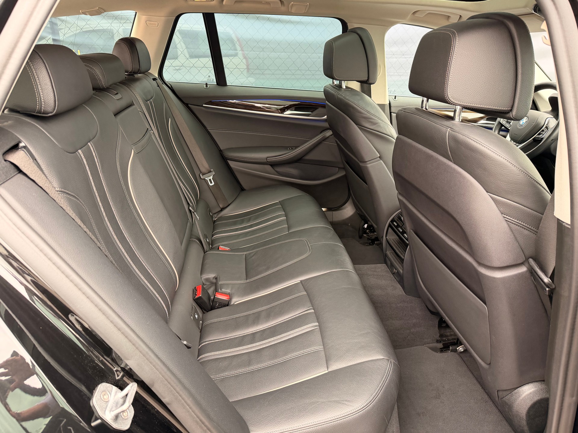 BMW 520d xDrive Touring Luxury Line Steptronic-image-43
