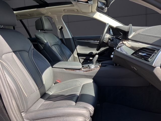 BMW 520d xDrive Touring Luxury Line Steptronic-image-25