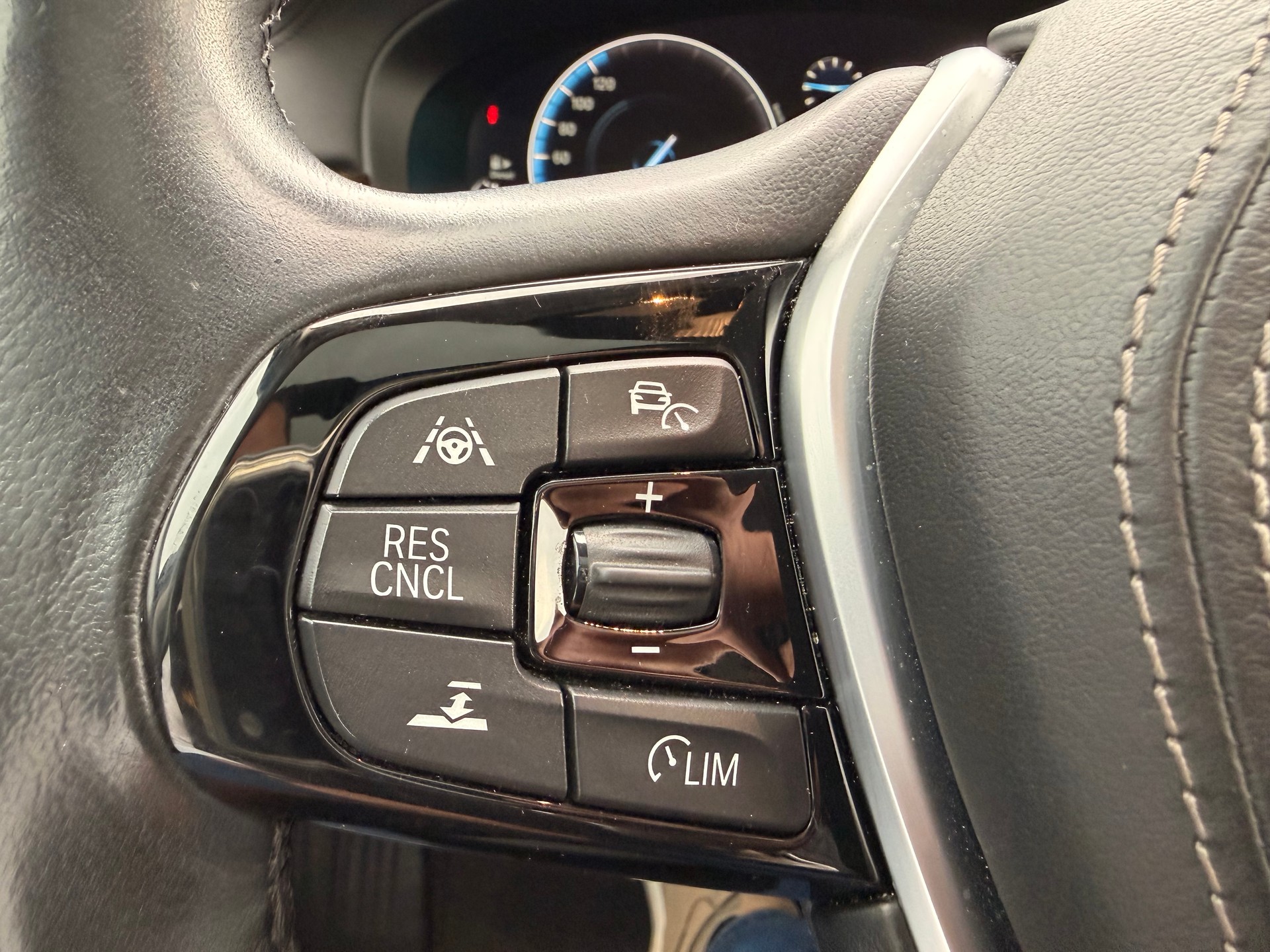 BMW 520d xDrive Touring Luxury Line Steptronic-image-52
