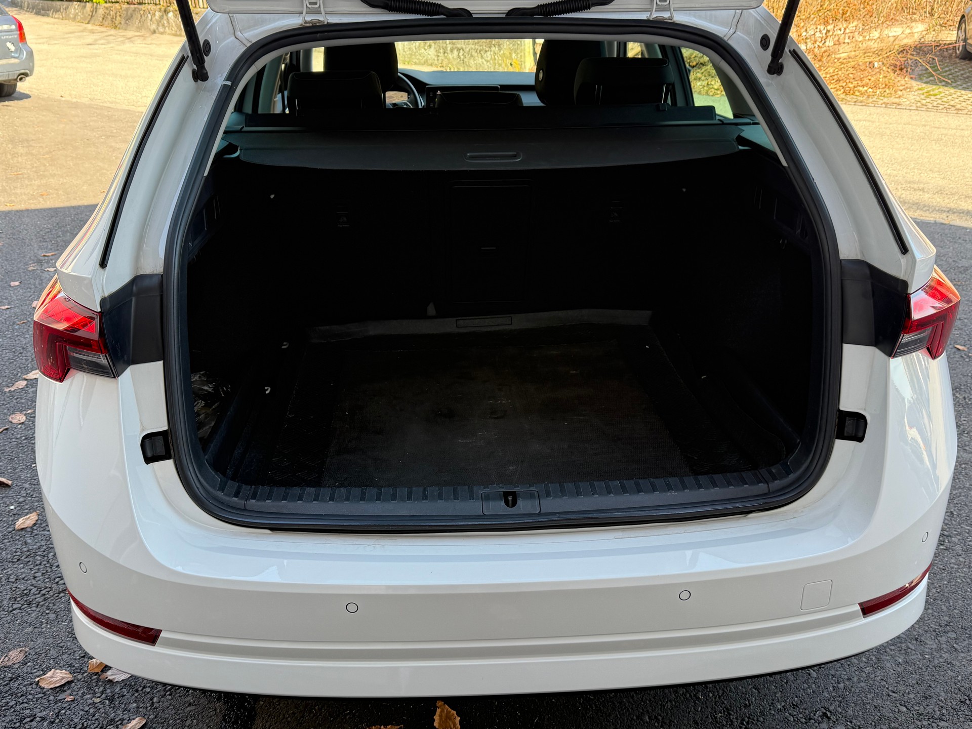 SKODA Octavia Combi 2.0 TDI DSG Ambition-image-7