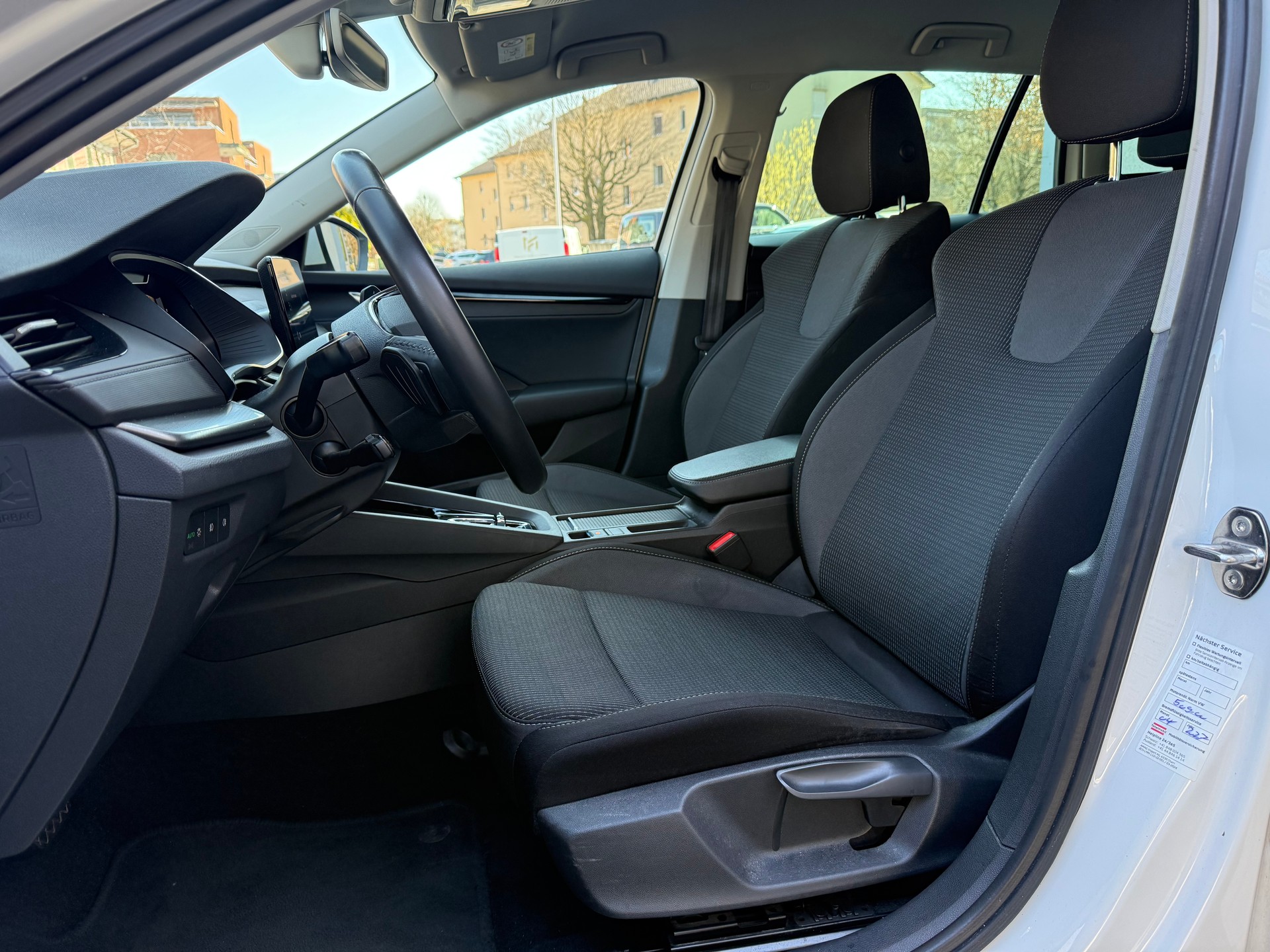 SKODA Octavia Combi 2.0 TDI DSG Ambition-image-6