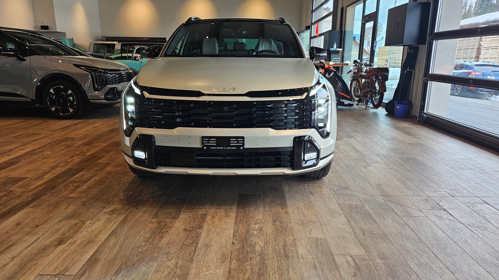 KIA Sportage 1.6T-GDi PHEV GT-Line 4x4 A-showroom-element-2