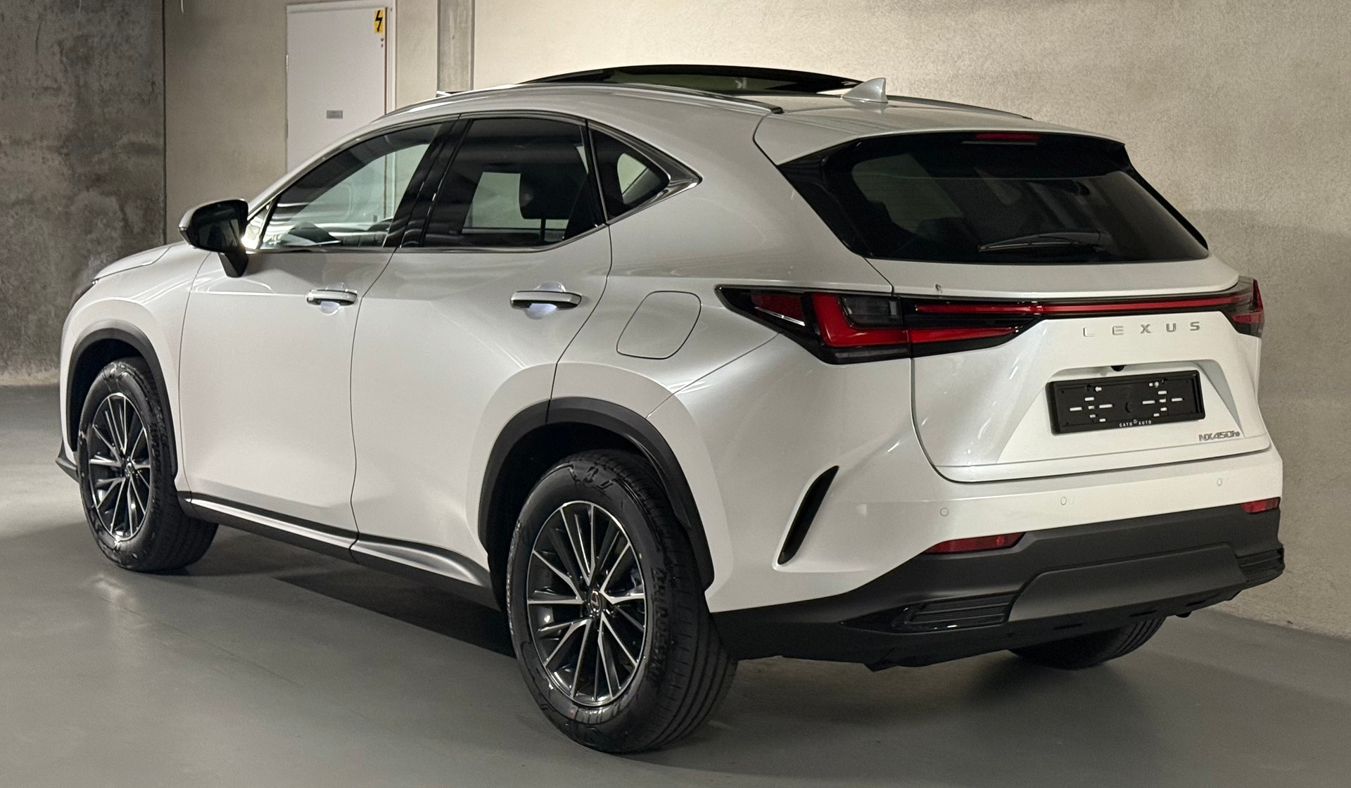 LEXUS NX 450h+ E-FOUR Comfort-showroom-element-3