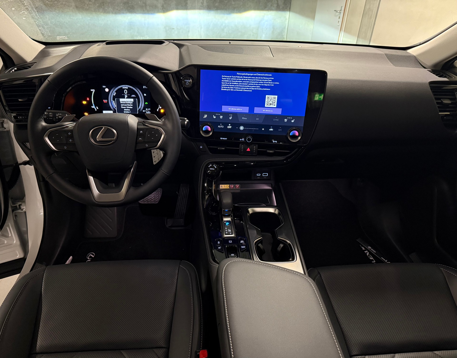 LEXUS NX 450h+ E-FOUR Comfort-image-9