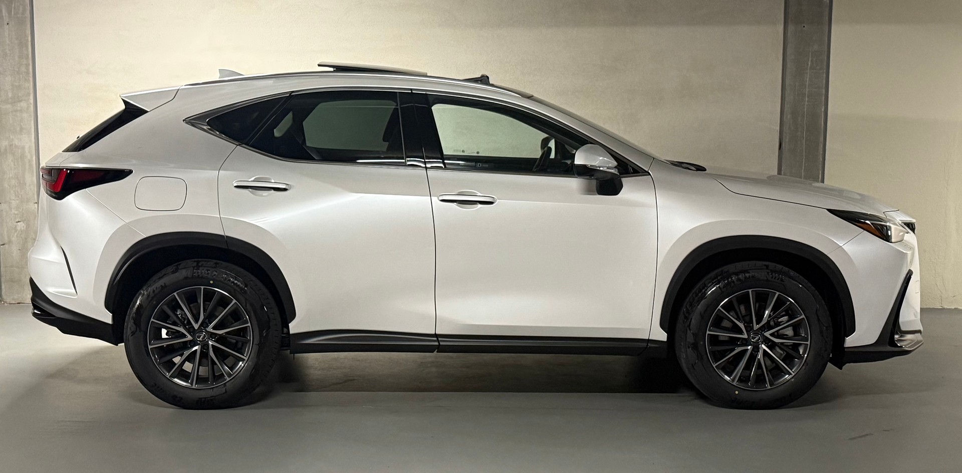 LEXUS NX 450h+ E-FOUR Comfort-image-6